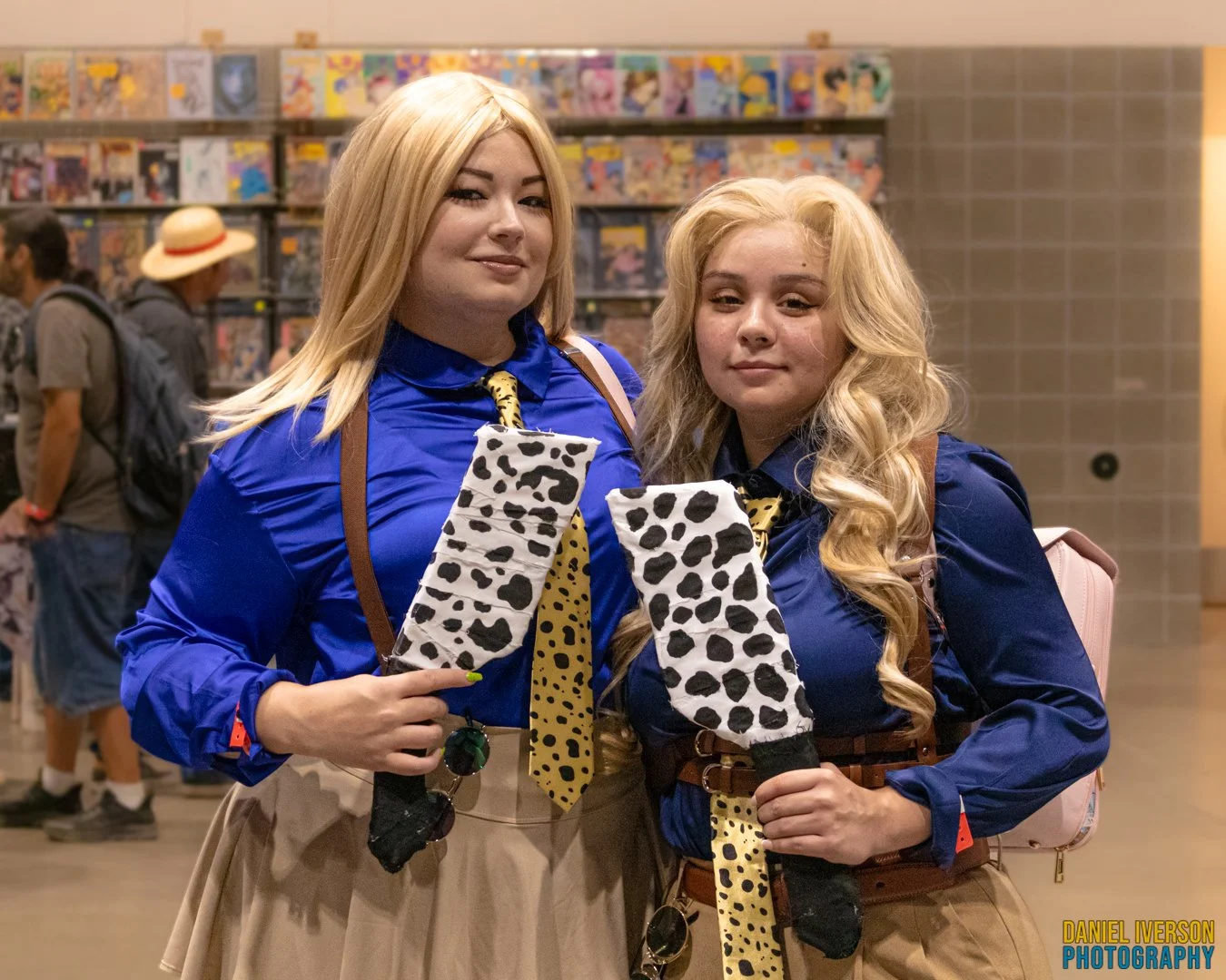 Cosplayers @moon.jellycosplay and an unnamed cosplayer as Nanami from Jujutsu Kaisen!!!!!
------------------------------------
#cosplayphotographer #sacanimesummer #nanamicosplay #jujutsukaisencosplay #sacanime2026