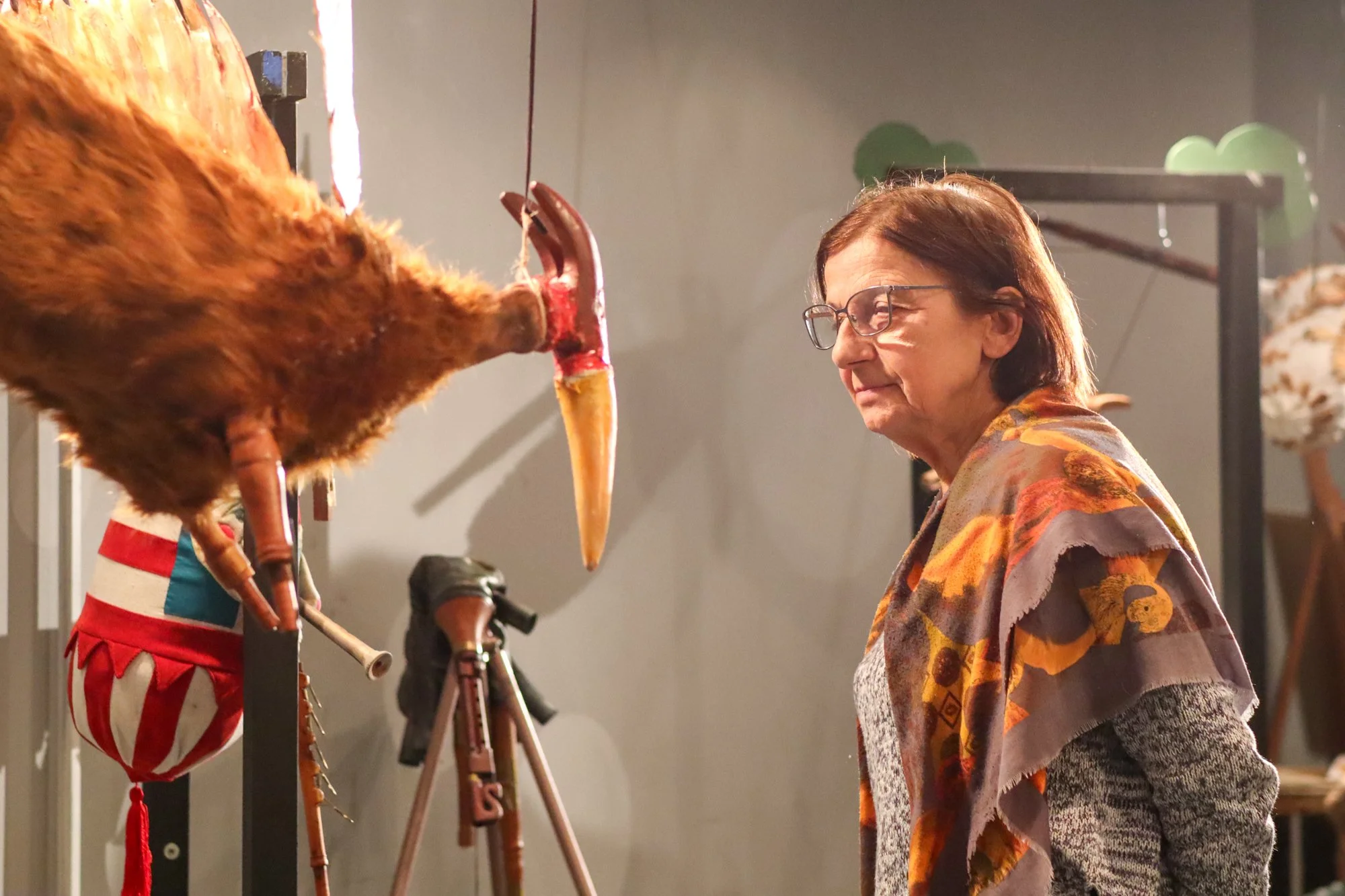 Visitor at the bagpipe art exhibition