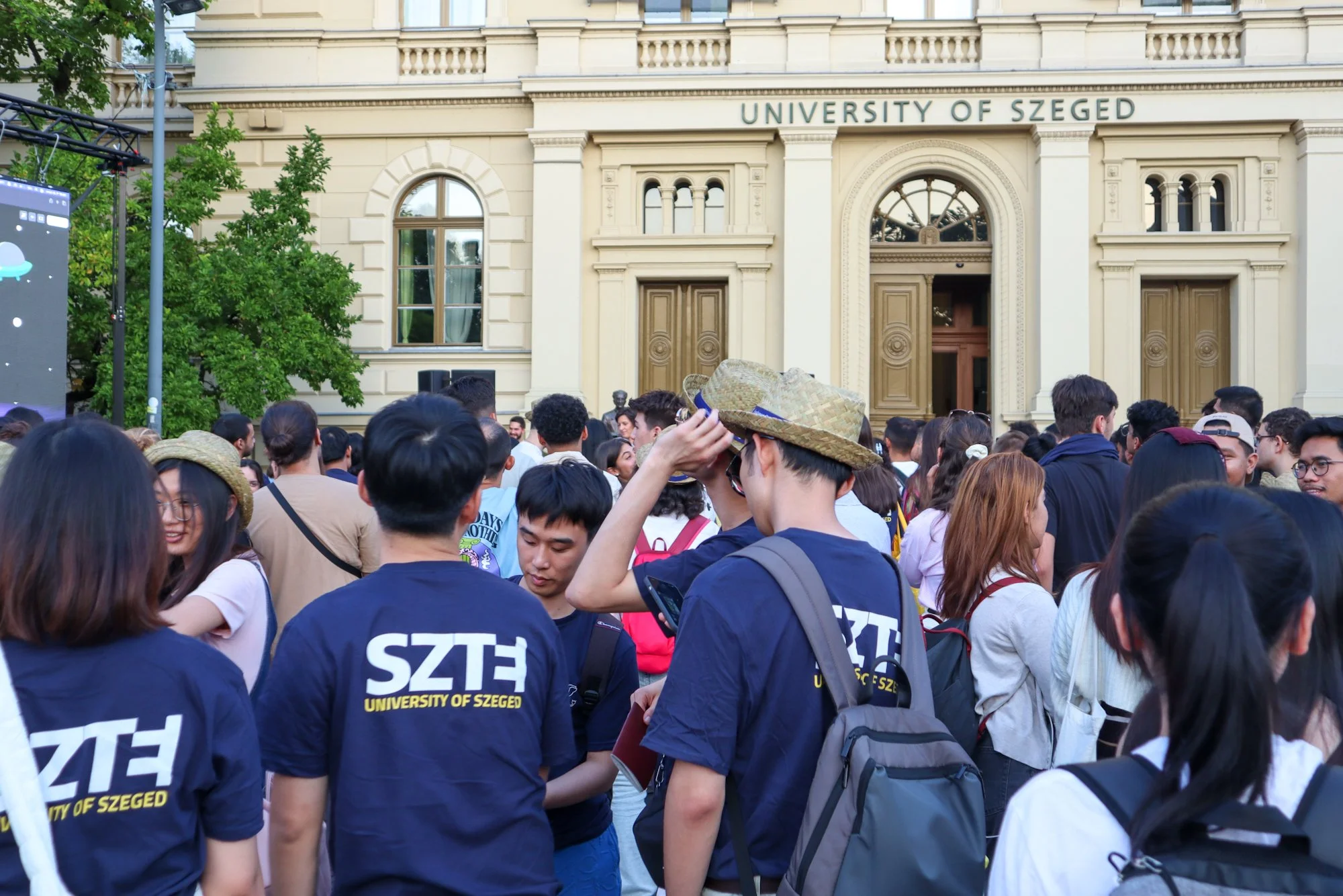 International freshmen in front of University of Szeged main building