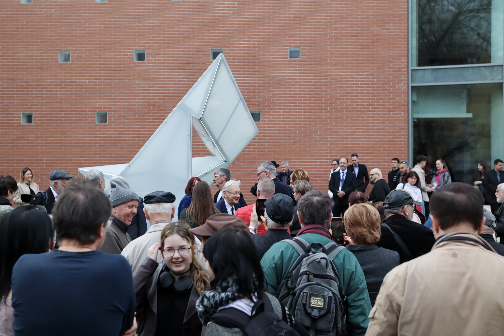 Glass Szilassi polyhedron sculpture unveiled at University of Szeged