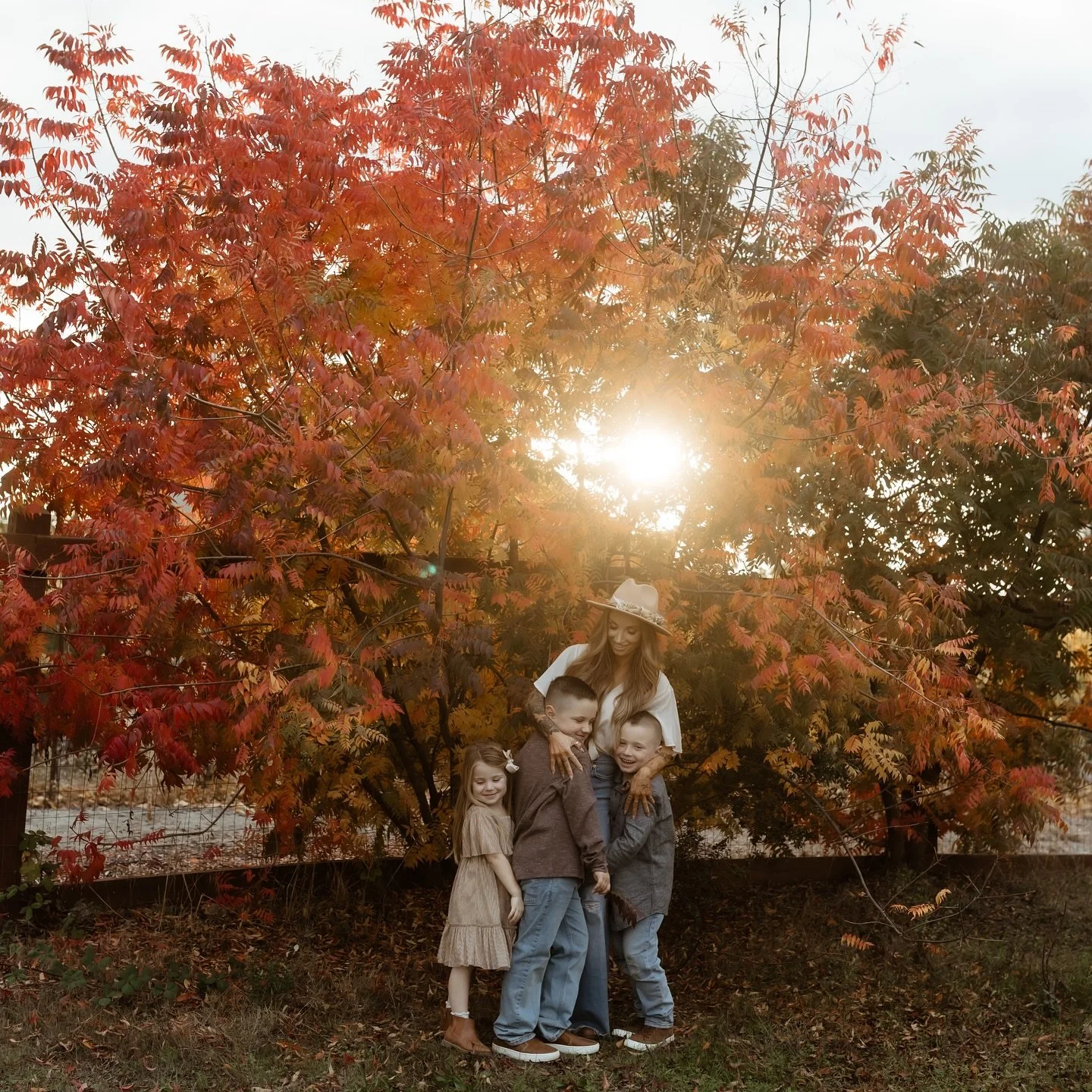 The best kind of love comes in threes 🧡