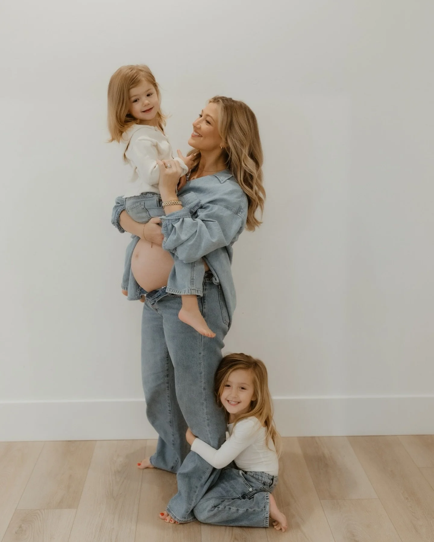 Give me all the bellies and denim 🤰🏼👖