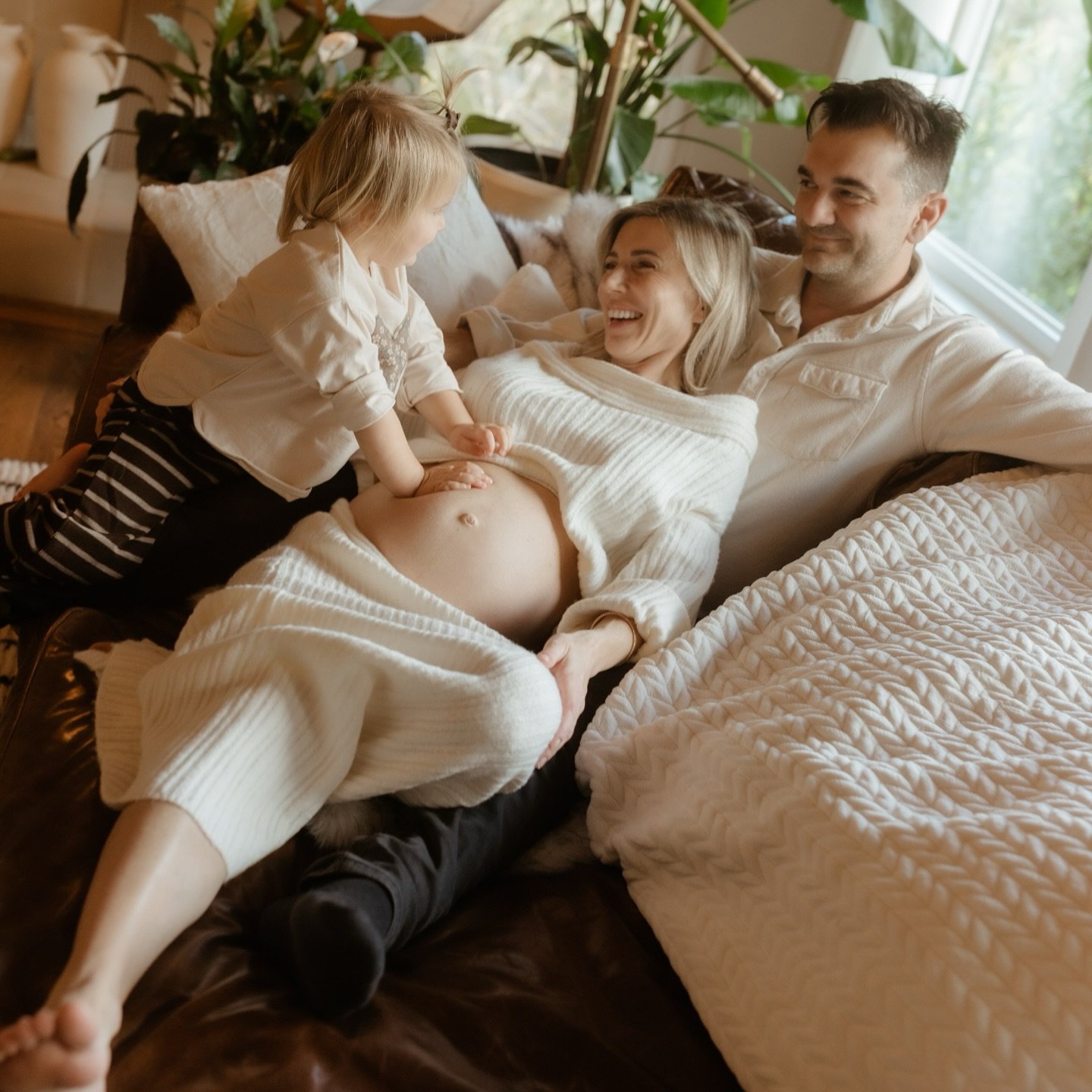 At home maternity sesh 🤍