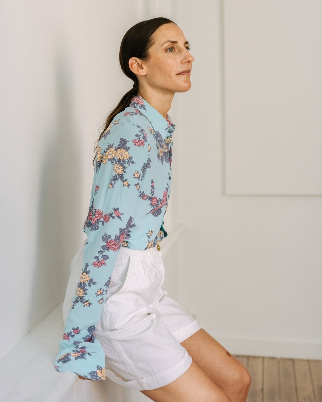 Effortlessly bright, bold and cheerful, yet elegant. This Rayon Jersey blouse is top-quality, with the loveliest handle and a light but sturdy weight, characteristic of the first Rayon cloths produced around this time. A true piece of history, reimag