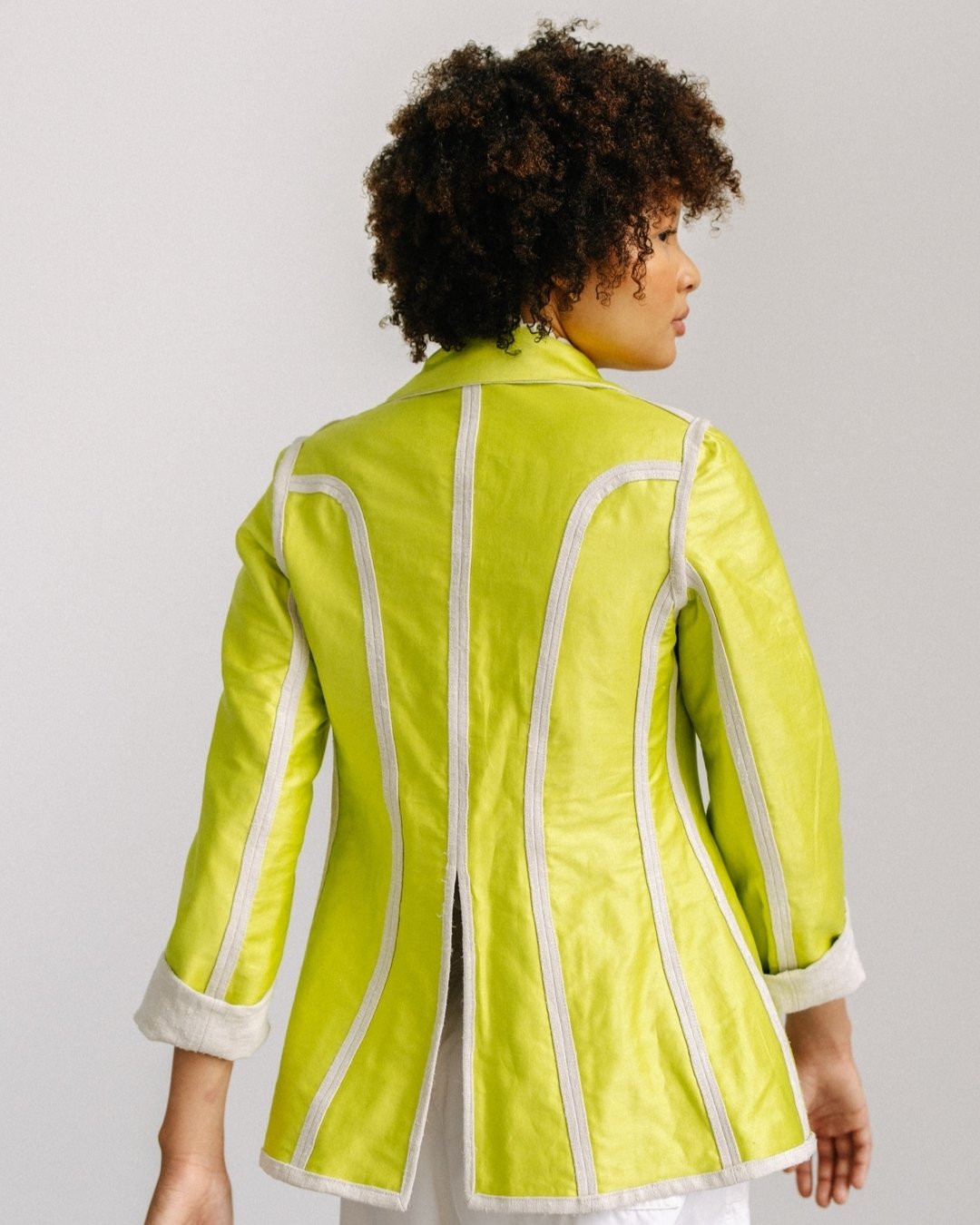 An elegant yellow with a touch of neon calls attention to the structure of this classic blazer. The crisp lines slim the figure while beautifully finishing the edges to make the reversibility possible. Designed to be timeless. 

#sustainablebrand #up