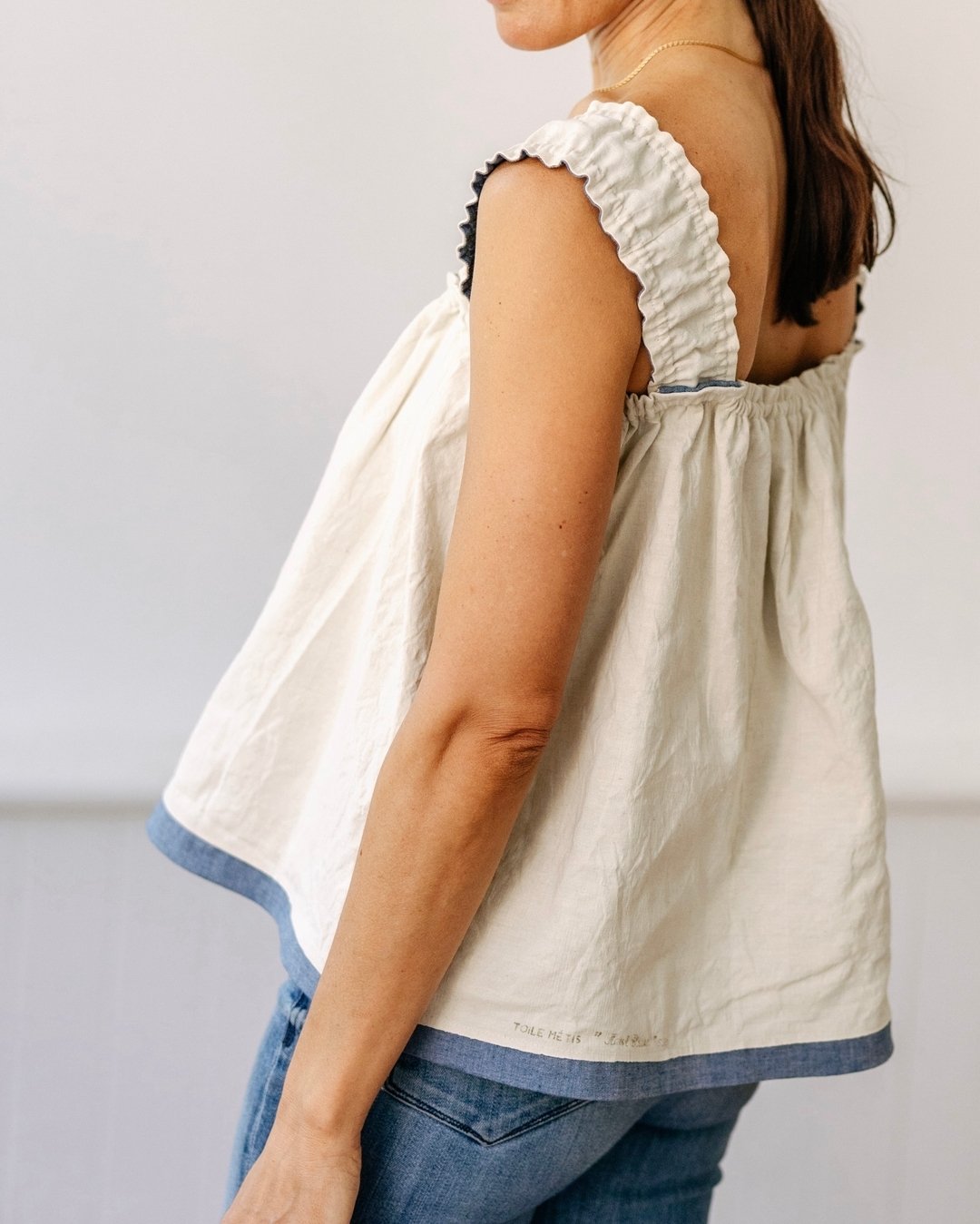 French 1930s linen mixed with vintage chambray denim give us this babydoll top of dreams. Effortless and chic. Created for the modern wardrobe. 

#historicalfabric #historicalclothing #artisanalfabric #artisanalclothing #vintagefabrics #vintagefabric