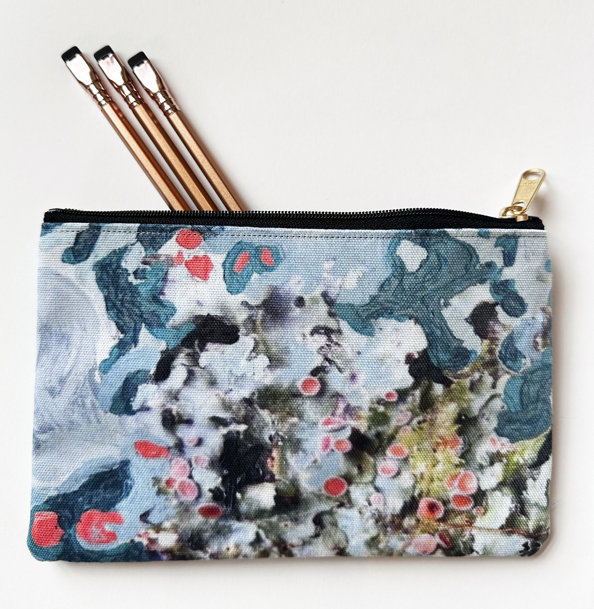 Pouch-with-pencils.jpg
