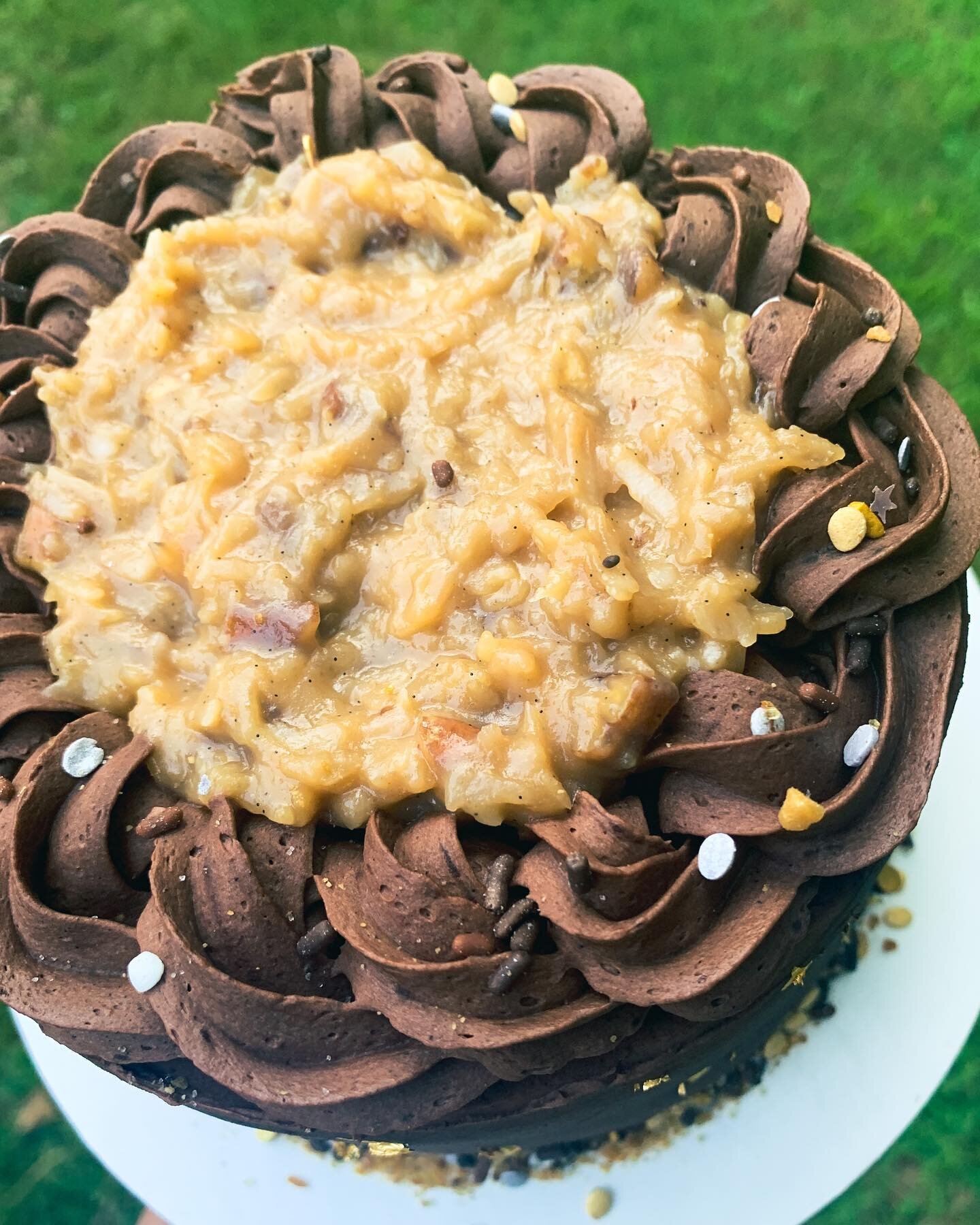 German Chocolate Cake 🤎 

#germanchocolatecake #fayettevillearkansas #fayettevillear #nwa #nwarkansas #nwafoodie #fayettevillearfoodies