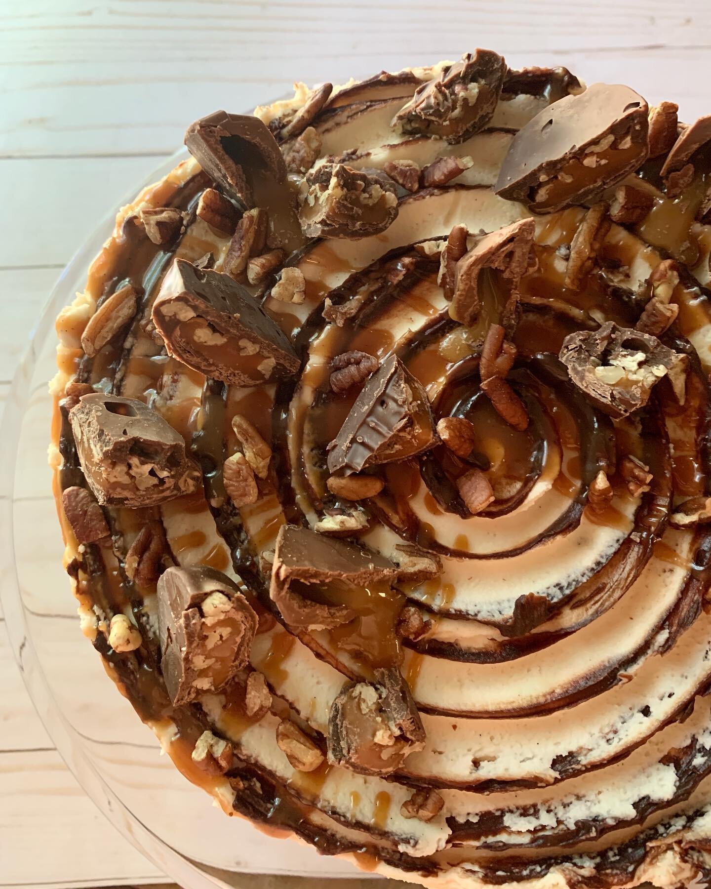 The cake I was pumped up about. 😀 

-Chocolate Turtle Cake-
Rich Chocolate Cake with a Salted Caramel Buttercream. Topped with chocolate ganache, salted caramel, pecans, carmelos, and turtle candy.