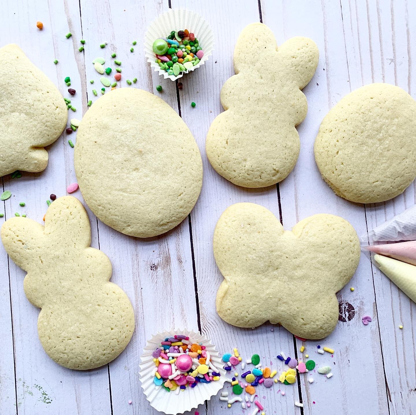 Easter form still open! My sugar cookies are very soft on the inside and slight crisp on the edges. Such a yummy bite. Pictured is the Decorate-Your-Own kit. 

The paint your own eggs are also a great alternative to dyeing actual eggs. 😂

Linktr.ee/