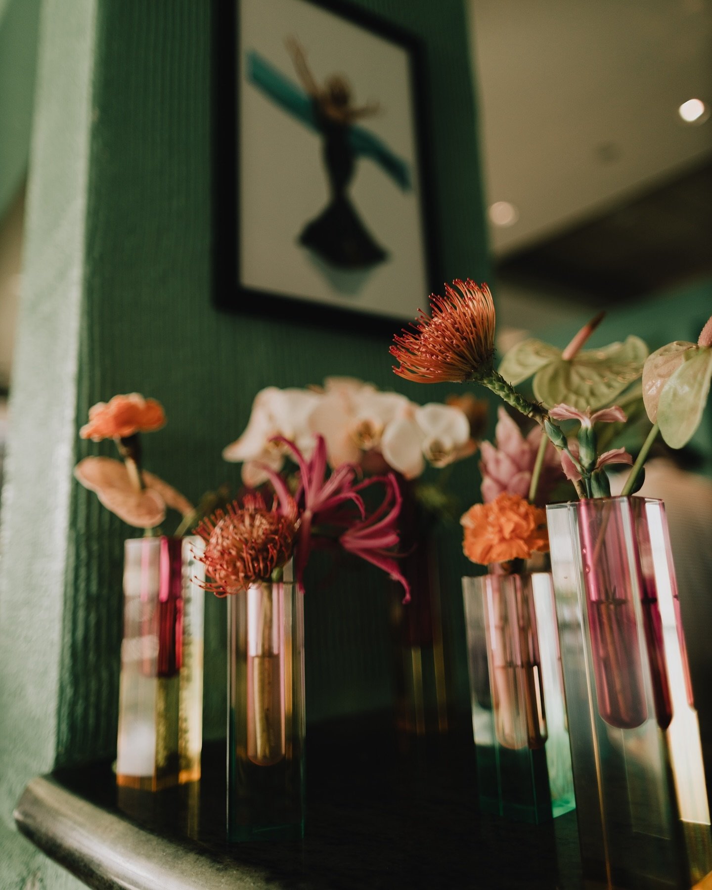 Details&hellip; Details&hellip; Need to get those Details&hellip;.💐📸
&bull;
&bull;
Archived File: Palm Springs 2024
_________
@arroyo_arrangements #dessertisland #wedding #floral #supportsmallbusiness