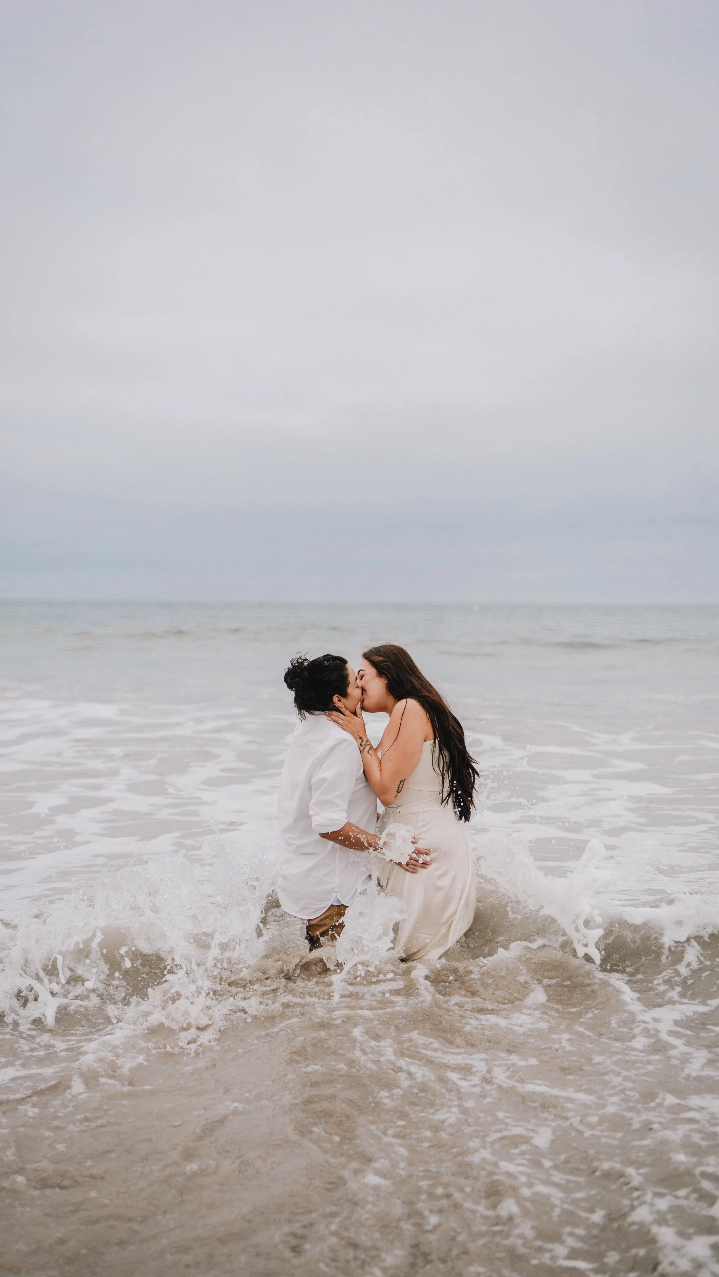 quiet mornings, waves crashing, and two people completely at home with each other. A little peek from our morning shoot with E & M ✨
•
•
Finally sharing a peek into this beach engagement session and we’re still not over it 🥹
Thes