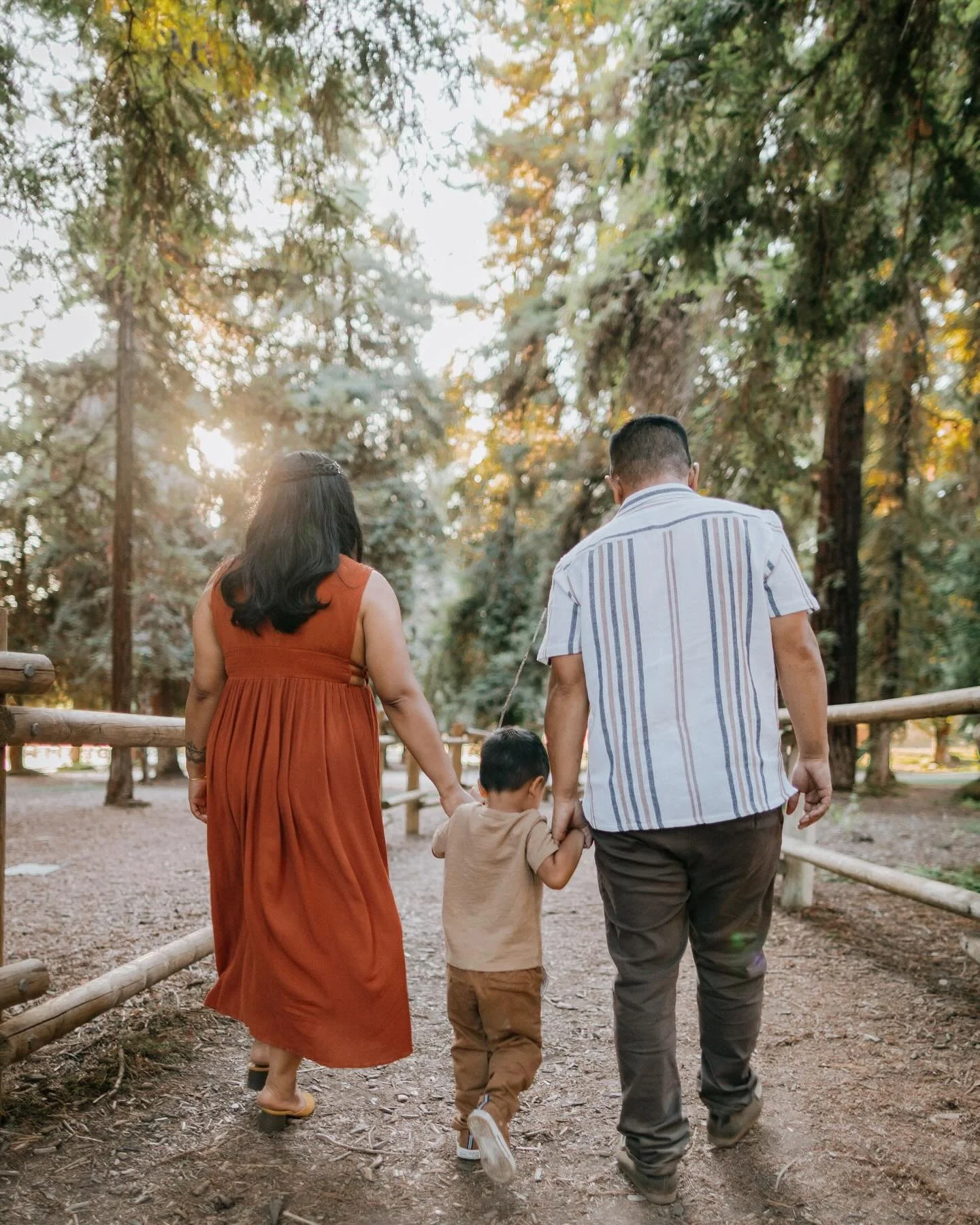 Counting down the days until this trio becomes a family of four ✨🌲🌅🍼
•
•
Archived file: R & G July 2025
—————————
#love #familyphotos