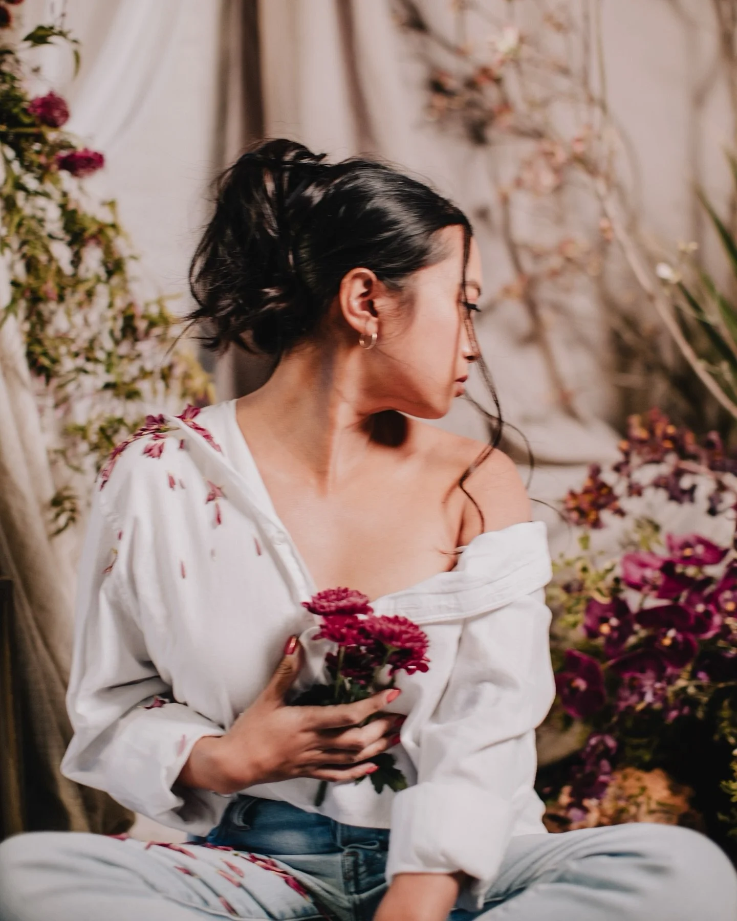 just because flowers taken to a whole other level 🥀
•
•
Finally sharing the after shots of our brand session with @arroyo_arrangements earlier this year. The execution of the style was elevated and something straight out of a painting 😍