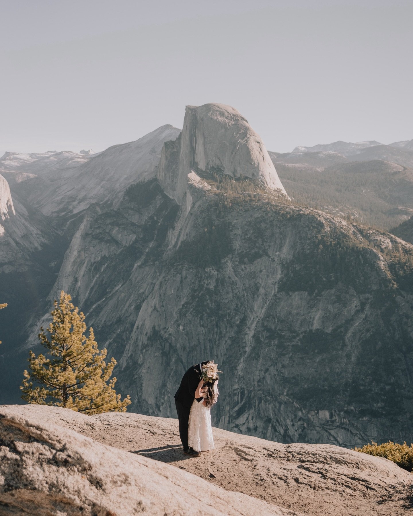 Here&rsquo;s to the kind of love that holds on through every change 💍✨
&bull;
&bull;
Started off our November in Yosemite National Park🍂 Crisp fall
air, golden leaves everywhere, and slow, quiet moments that made everything feel extra special. We h