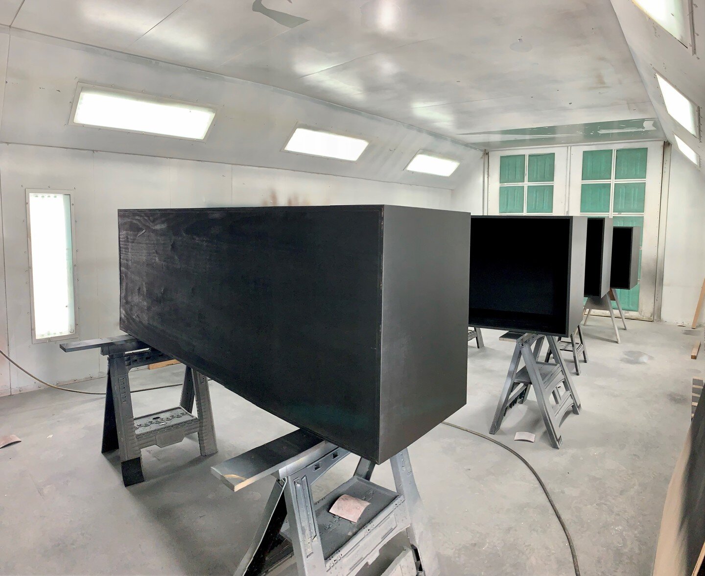 Shop walk to see the custom credenza's being made for an office client in Houston, TX and discuss the final details!

#customfurniture #interiordesign #interiorfurnishings #interiordesigndetails