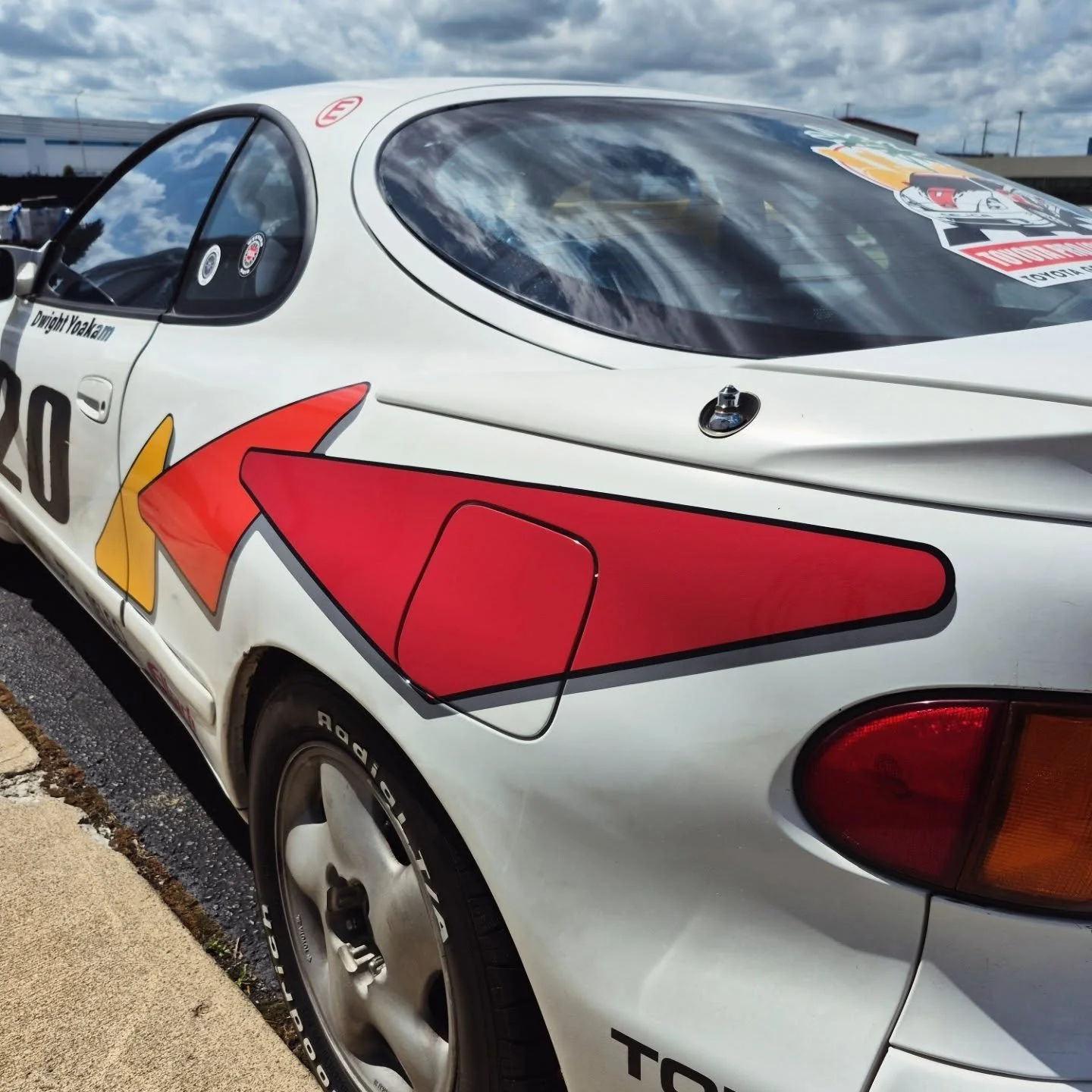 Took this old racer and freshened up the old cracked faded graphics for fresh new ones...
&bull;
&bull;
&bull;
#wewrap #dwightyoakam #toyota #celebrity #racecar
