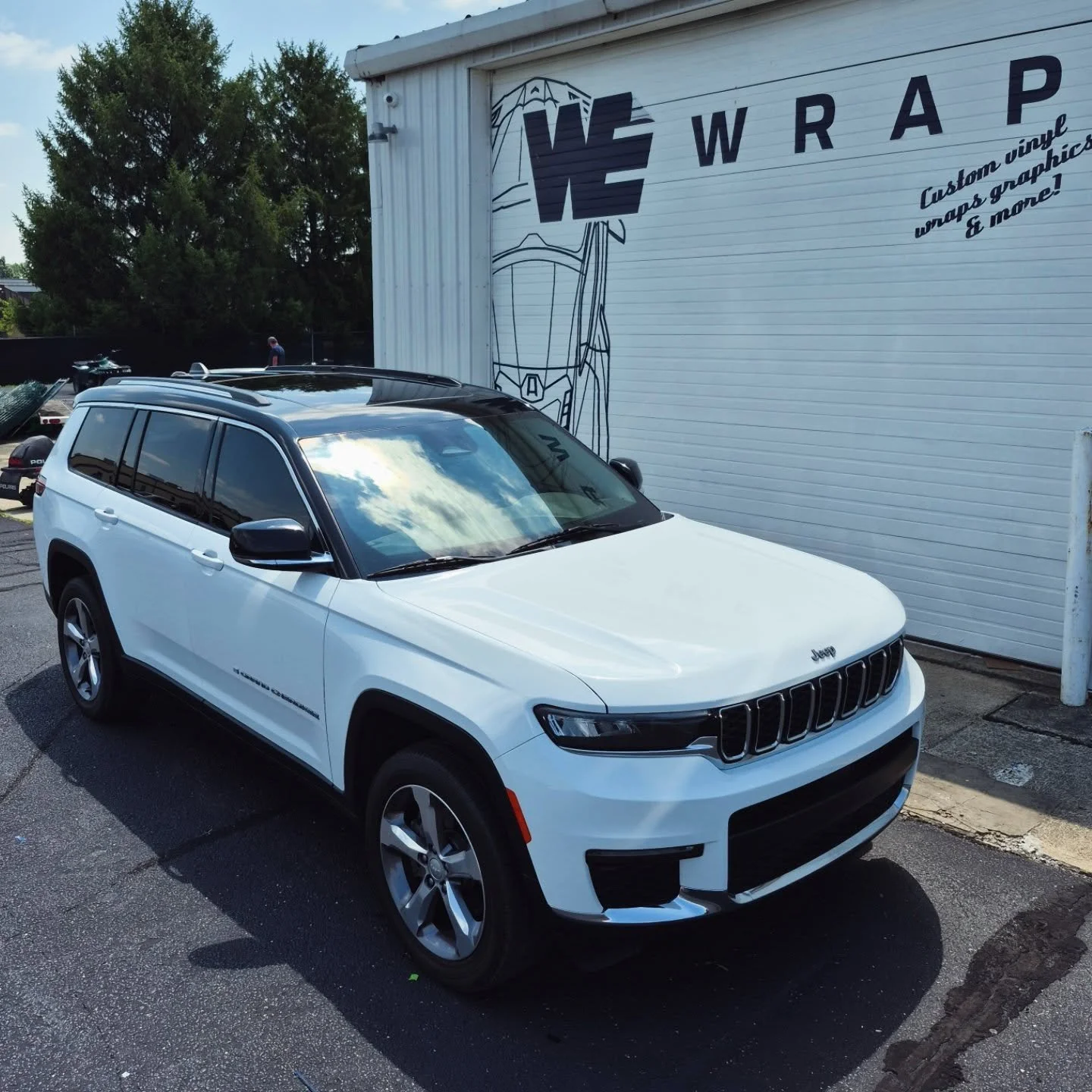 Grand Cherokee 2 tone...
&bull;
&bull;
&bull;
#wewrap #carwrap #2tone #jeep #grandcherokee