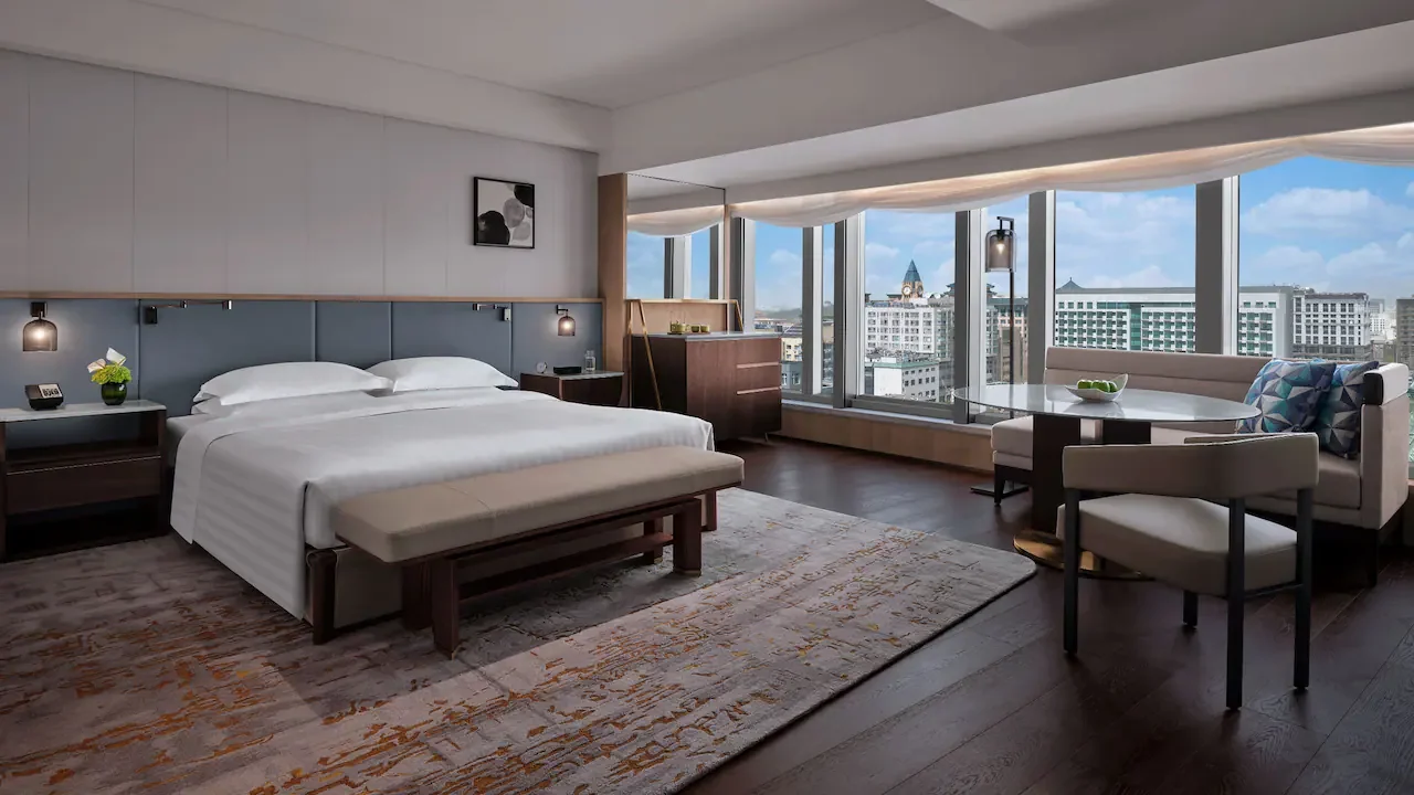 BEIGH-P0455-One-King-Bed-Deluxe.16x9.webp