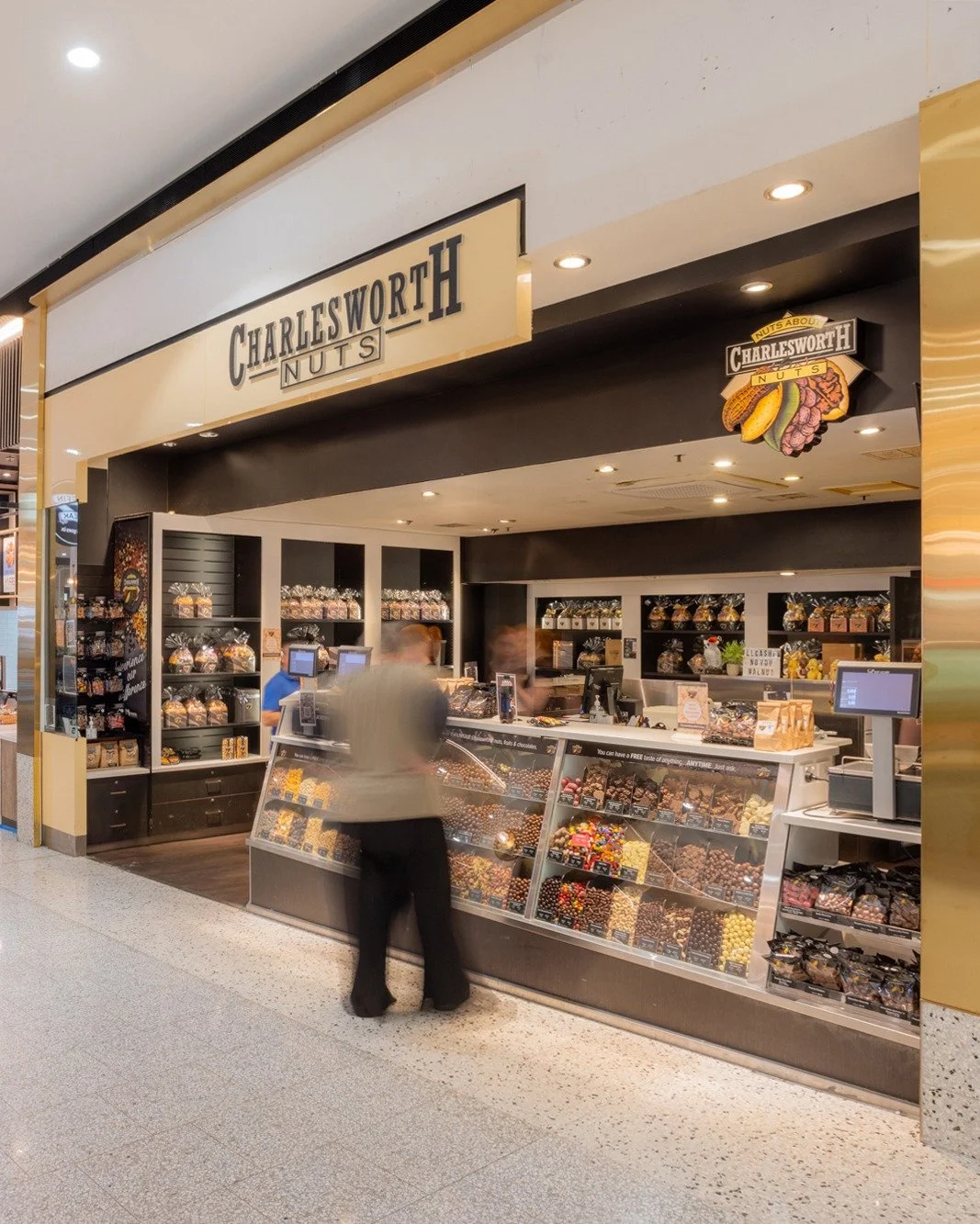 🥜 Enjoy the delicious tradition of @charlesworth_nuts at City Cross. 

Freshly roasted nuts, handcrafted chocolate treats and gift hampers; every bite is made with care and South Australian pride.

#CBD #citycross #adelaide #charlesworth