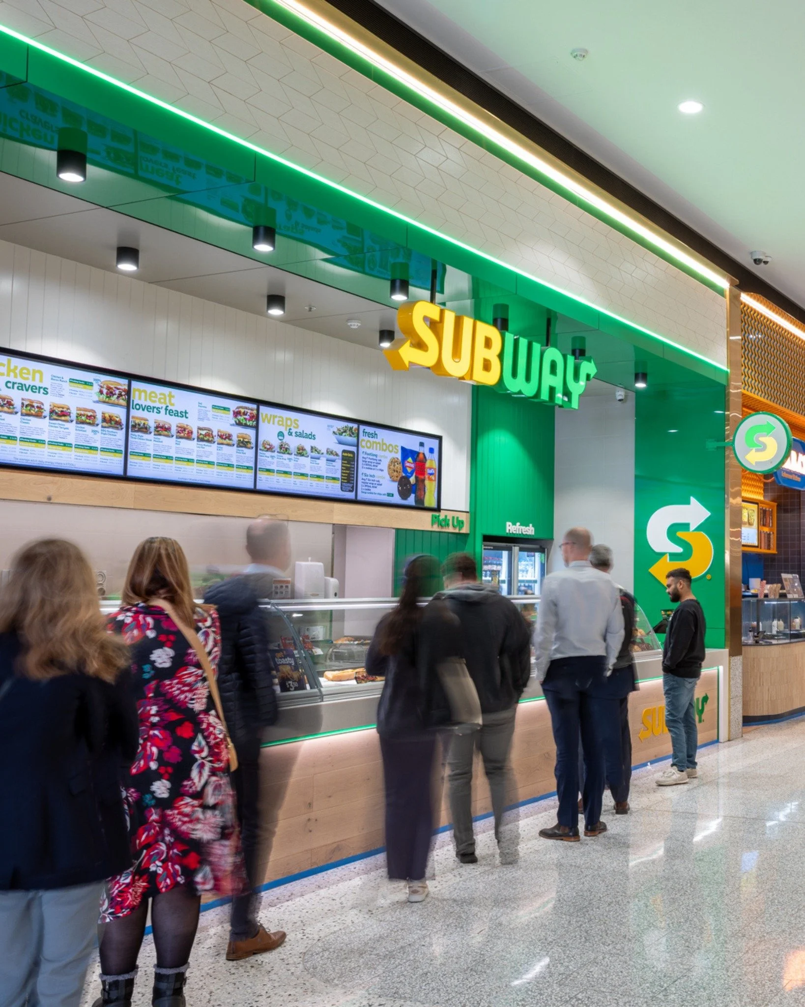 Eat fresh at City Cross 🥪

Build your lunch just the way you like it with Subway. Soon, you&rsquo;ll also be able to order your favourite sub through the City Cross app and skip the queue. 

Access the app via the link in bio 🔗

#citycross #CBD #on