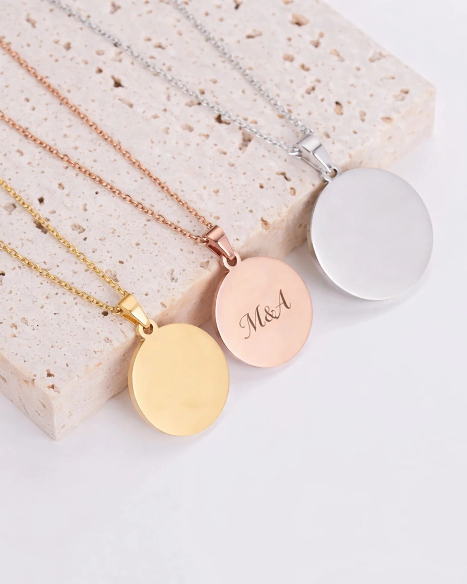 It&rsquo;s all in the details

Letter It at City Cross specialises in engraving across jewellery, glass and more, alongside key cutting, remotes, batteries and everyday essentials.

#citycross #CBD #onestopshop #letterit