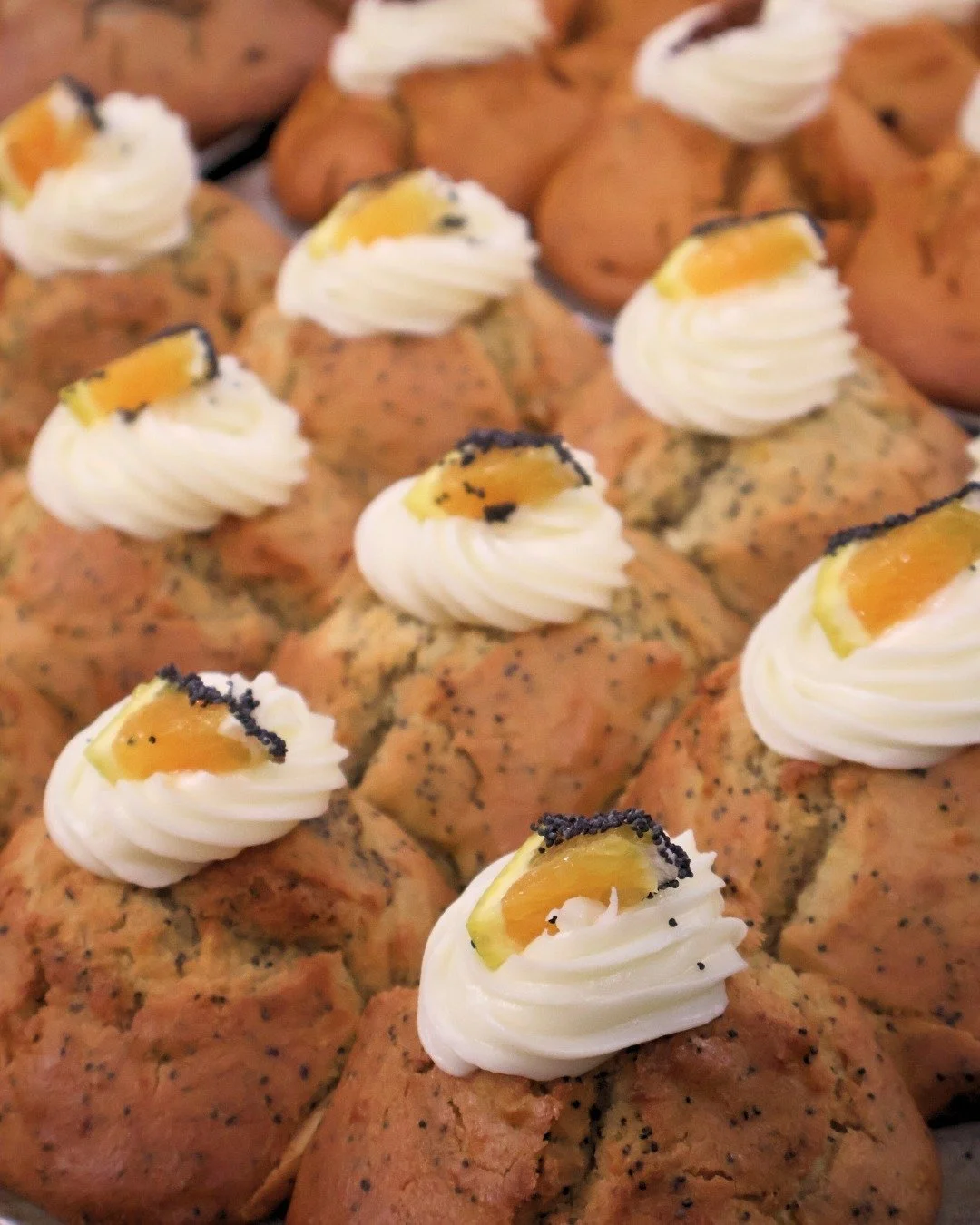 Simple, but so good 🍊

Soft, fluffy and full of flavour, these orange and poppyseed muffins from Muffin Break at City Cross are hard to pass up.

#citycross #CBD #onestopshop #muffinbreak