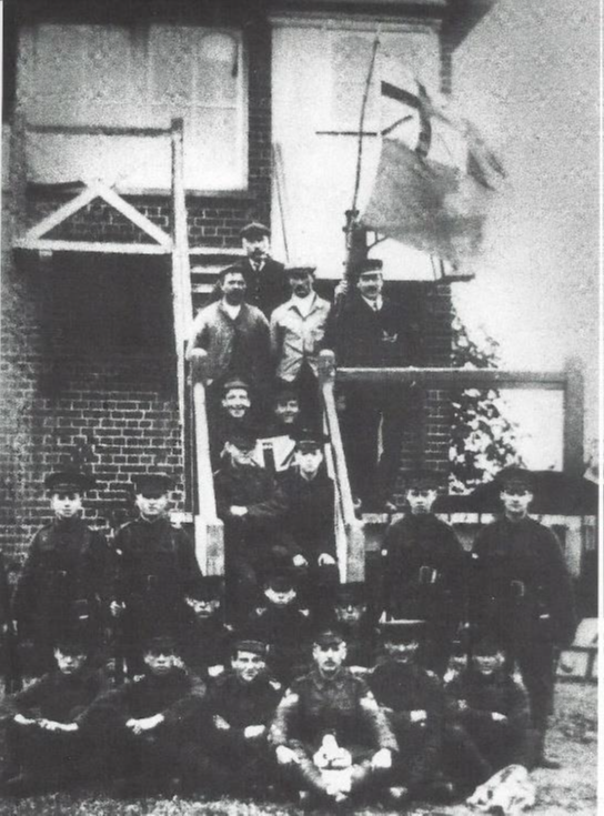  Soldiers at Winchester Junction signal-box (1914) 