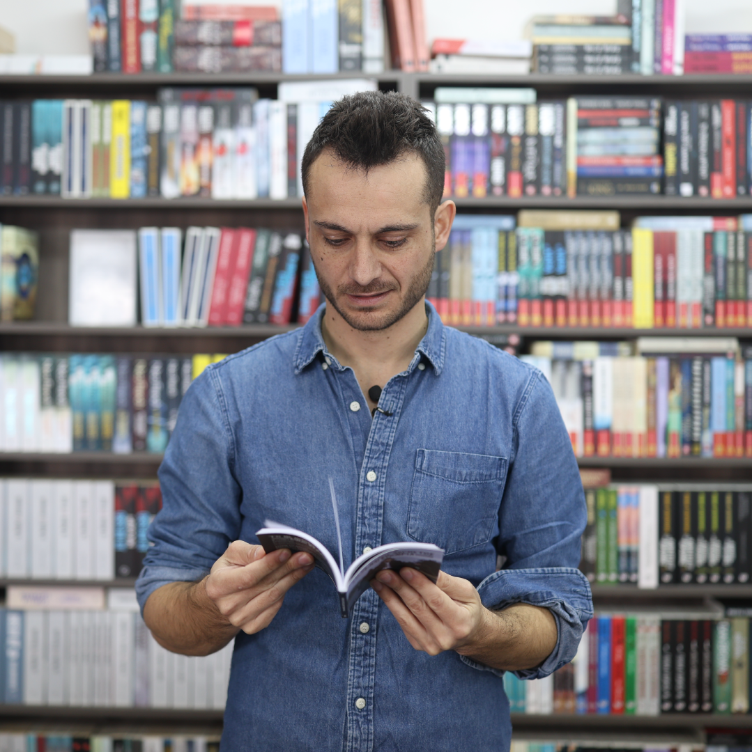 Vivliospito | Latsia