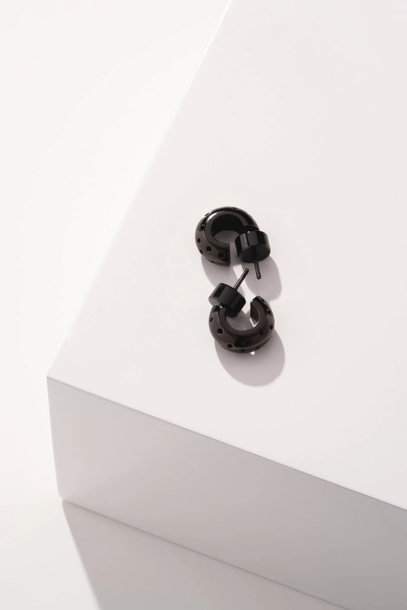 Henderson Huggie in Charcoal Gray