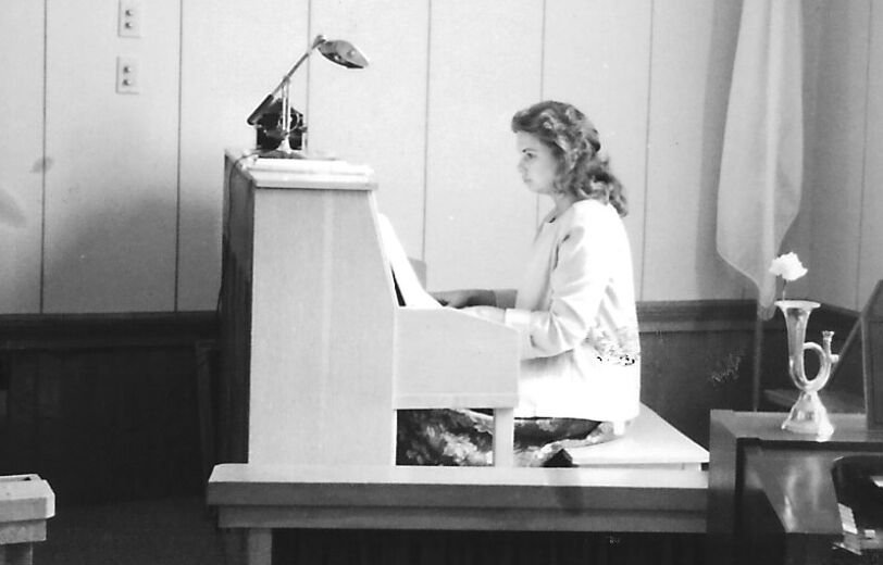 1985LauraPiano.jpg