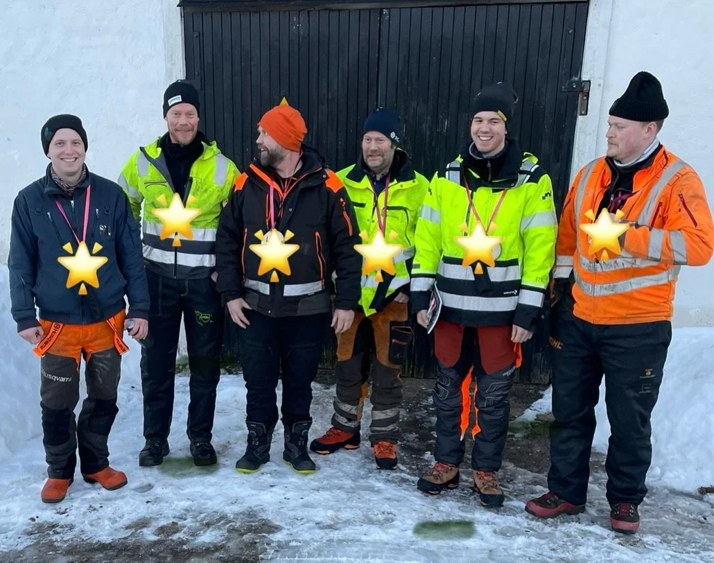 Ett glatt och S&Auml;KERT g&auml;ng. 
Lycka till med s&auml;kerheten i fokus och tack f&ouml;r h&auml;rliga dagar ❄️🪏☀️🪚

#joloab #samarbete #motors&aring;gsk&ouml;rkort #s&auml;kerskog  #spriderskogligstolthet