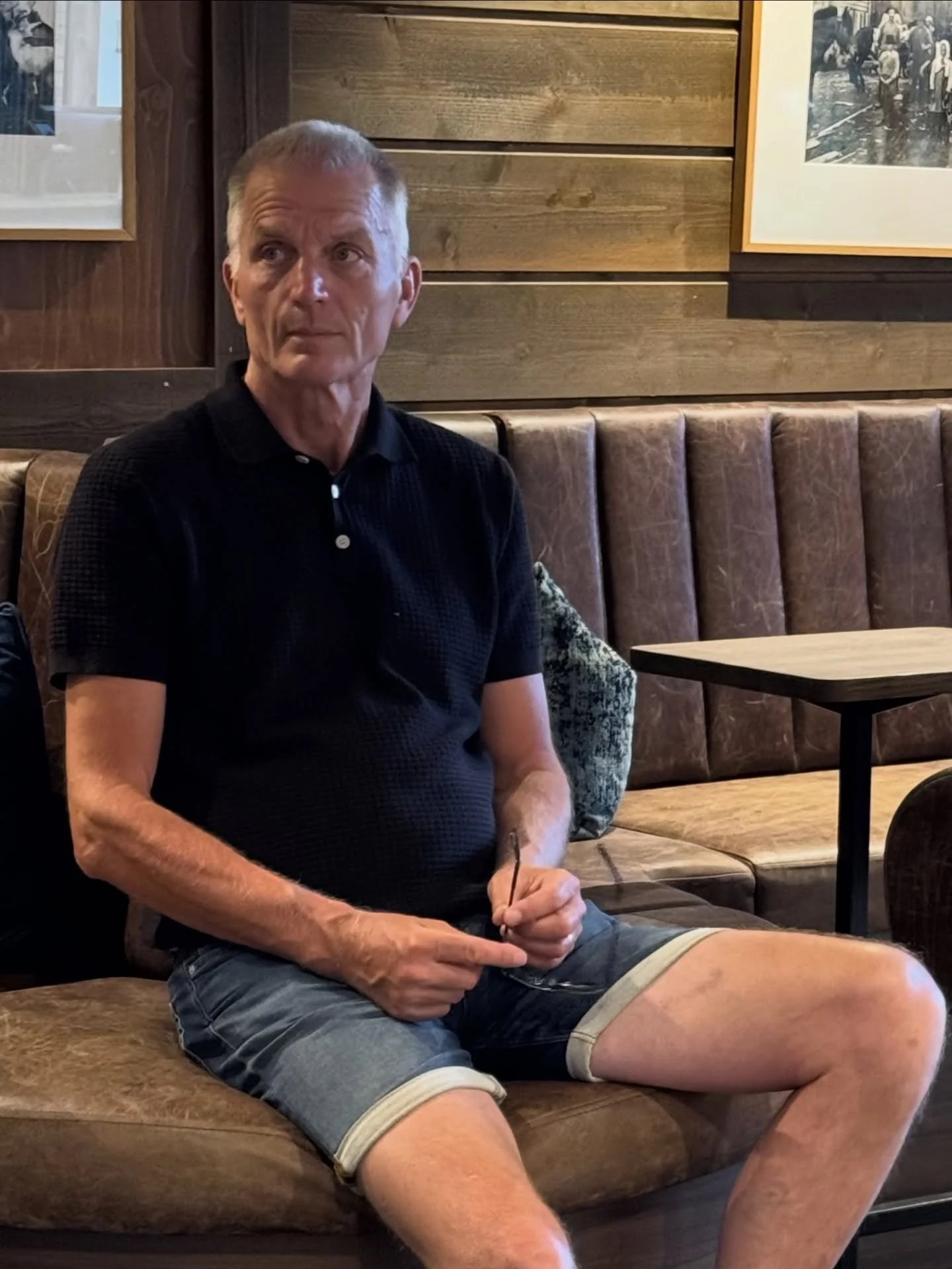 H&auml;r sitter han! ❤️
Han som spridit skoglig stolthet i hela sitt liv, b&aring;de med doften 😉 och i utf&ouml;rande. 

Han som &auml;lskar och v&auml;rnar r&ouml;jning. 
Han som anser att skogens betydelse f&ouml;r Sverige inte kan &ouml;verskatt