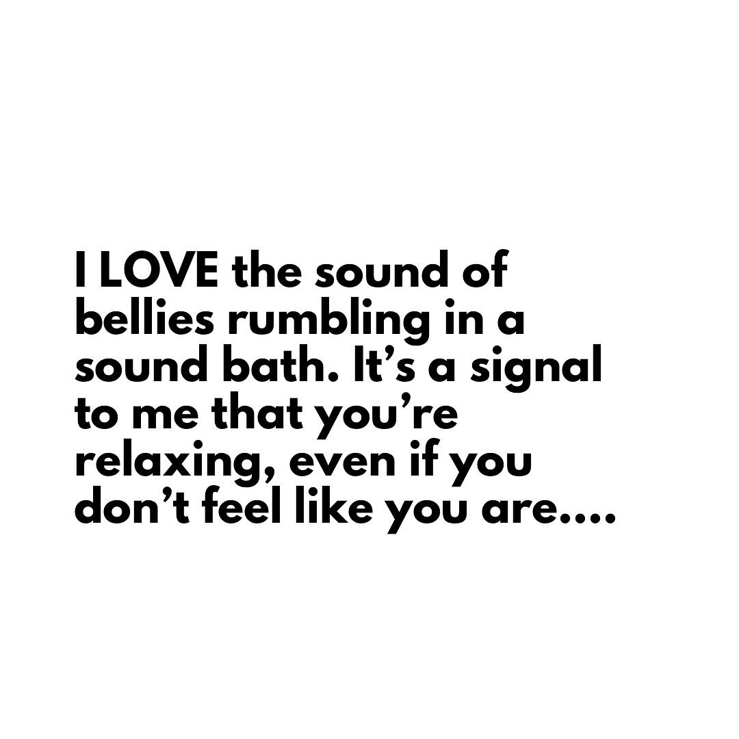 Come on hands up&hellip; whose belly sings along with the bowls?! 🫶🧚🏼🌸 #soundhealer #soundbath #stressrelief