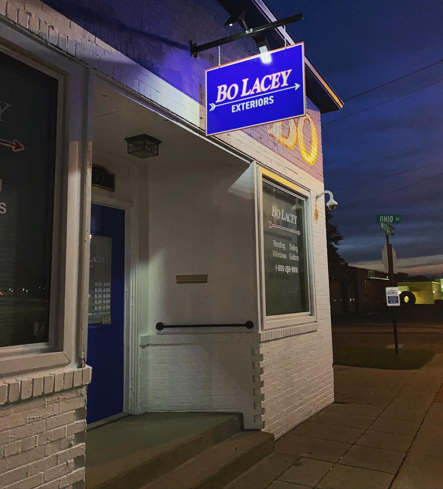 Had the pleasure of working with a great group of people and creating something awesome to hang from the front of their new building! Happy with how clean the custom sign and bracket turned out! #BCreative #PIW #PutInWork #ScreenPrinter #ScreenPrinti