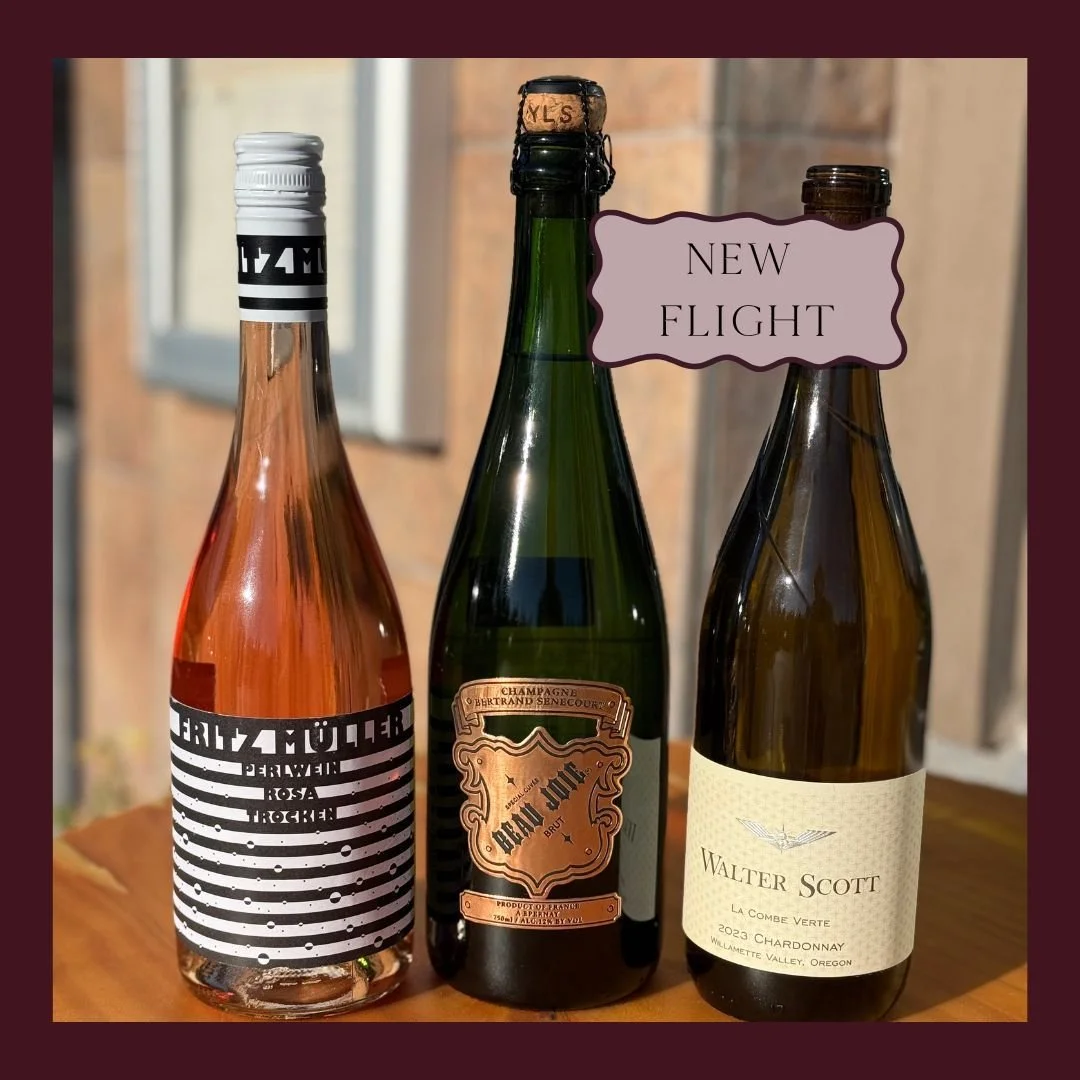 Today is New Flight Friday & we're rolling out Part 2 of our Thanksgiving Flight series!
Our new Light Side Flight is full of whites meant to pair with your holiday turkey fun! Champagne from @beaujoiechampagne to kick things off in the kitchen,