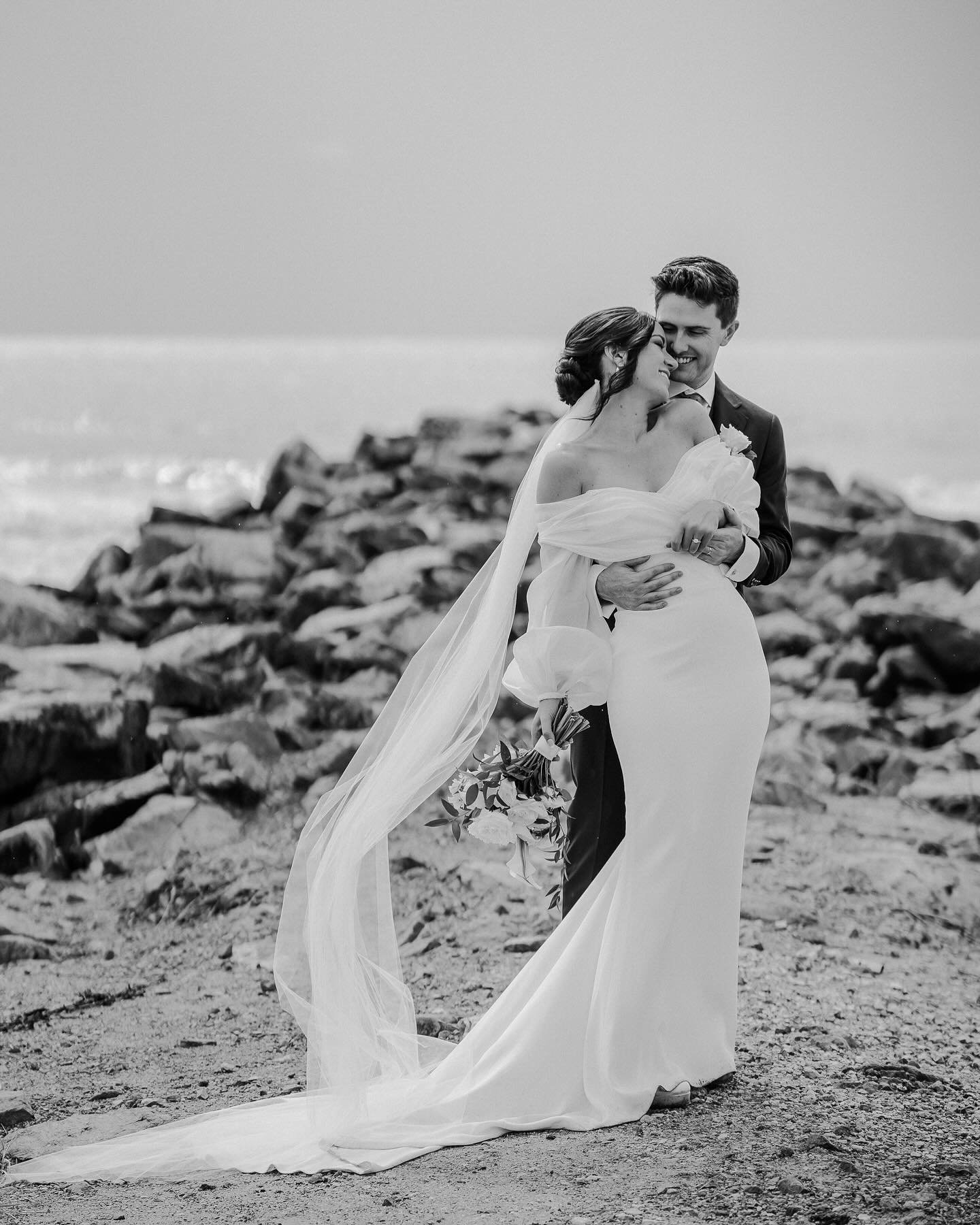 Katie and Jacob said &ldquo;I DO&rdquo; 🥂
Thankfully the weather Gods looked after us today. We had showers right before the wedding ceremony and then the skies cleared. Absolutely magic! @lindy.photography @pqnoosa_patricia_celebrant @first_class_f