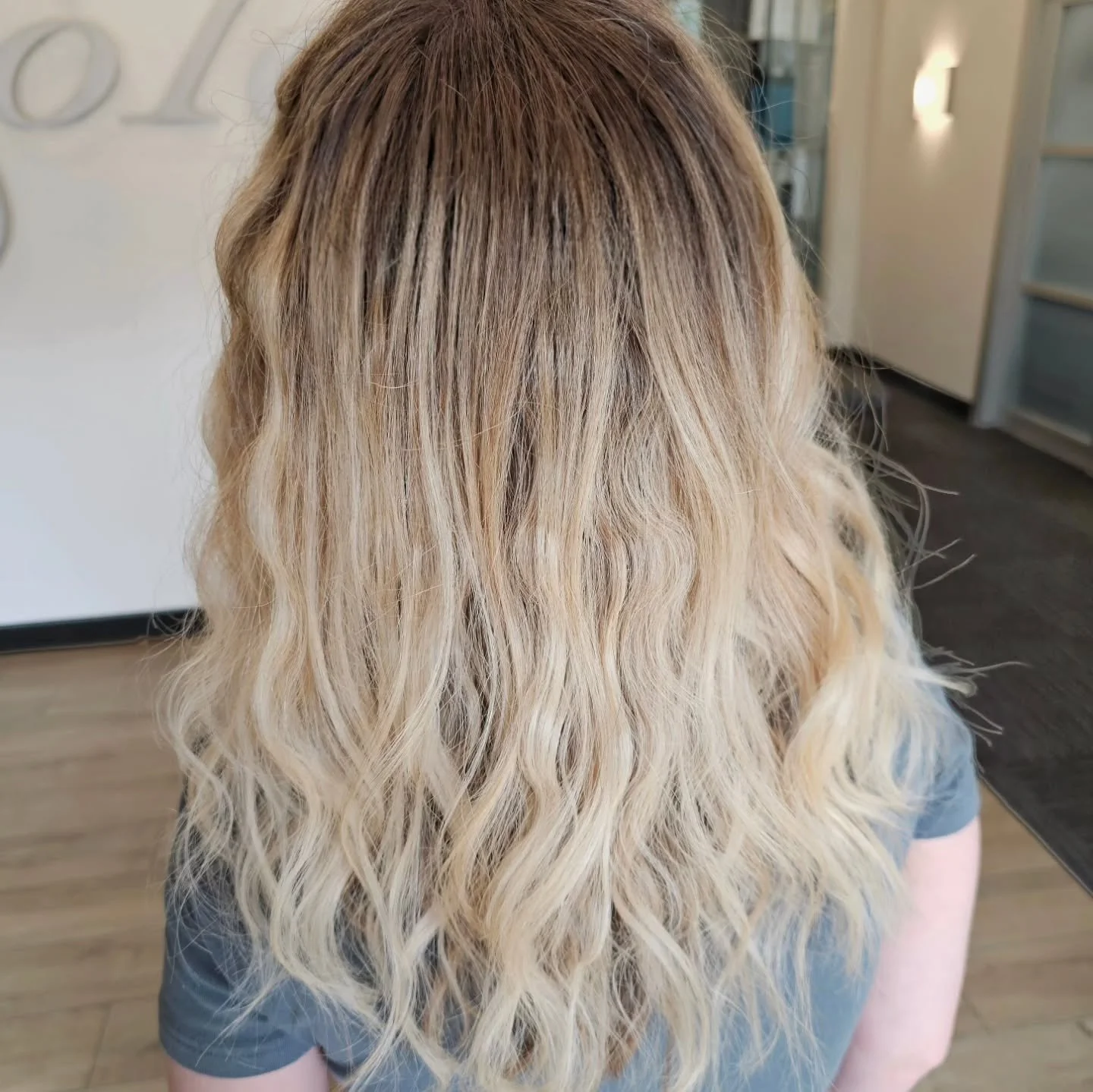 Low maintenance ALWAYS is a win in my book 👏
We do a half head of highlights about once a year and then just add a few accent highlights when she wants a refresh. It keeps the grow out super soft, it&rsquo;s quick to maintain, and it saves money com