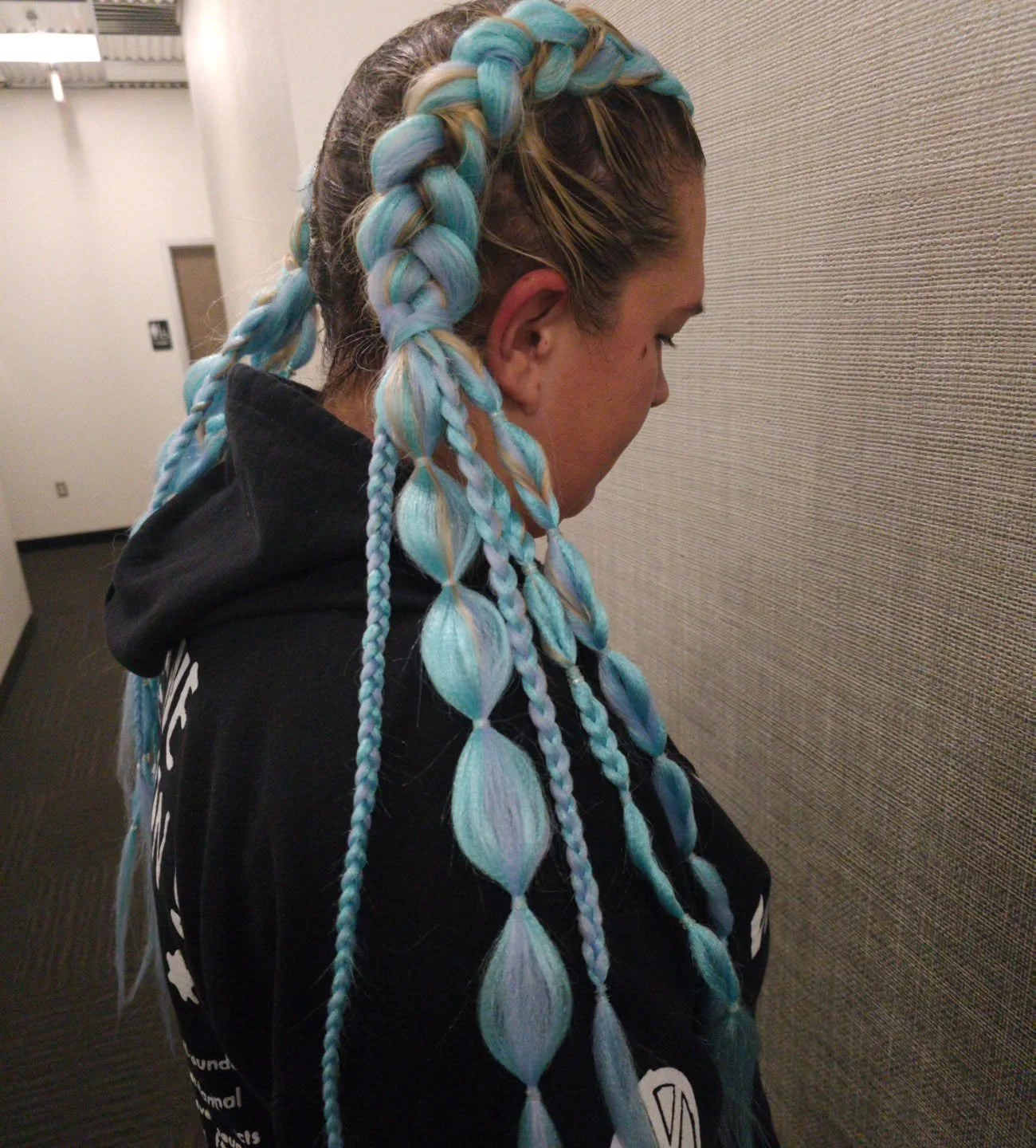 Sunday Funday! @kiersten_beth is competing in the PNW USA Weightlifting championships today and what better way to feel confident and ready to absolutely crush it than with amazing hair?! 
She lifts this afternoon, so send all the good vibes her way!