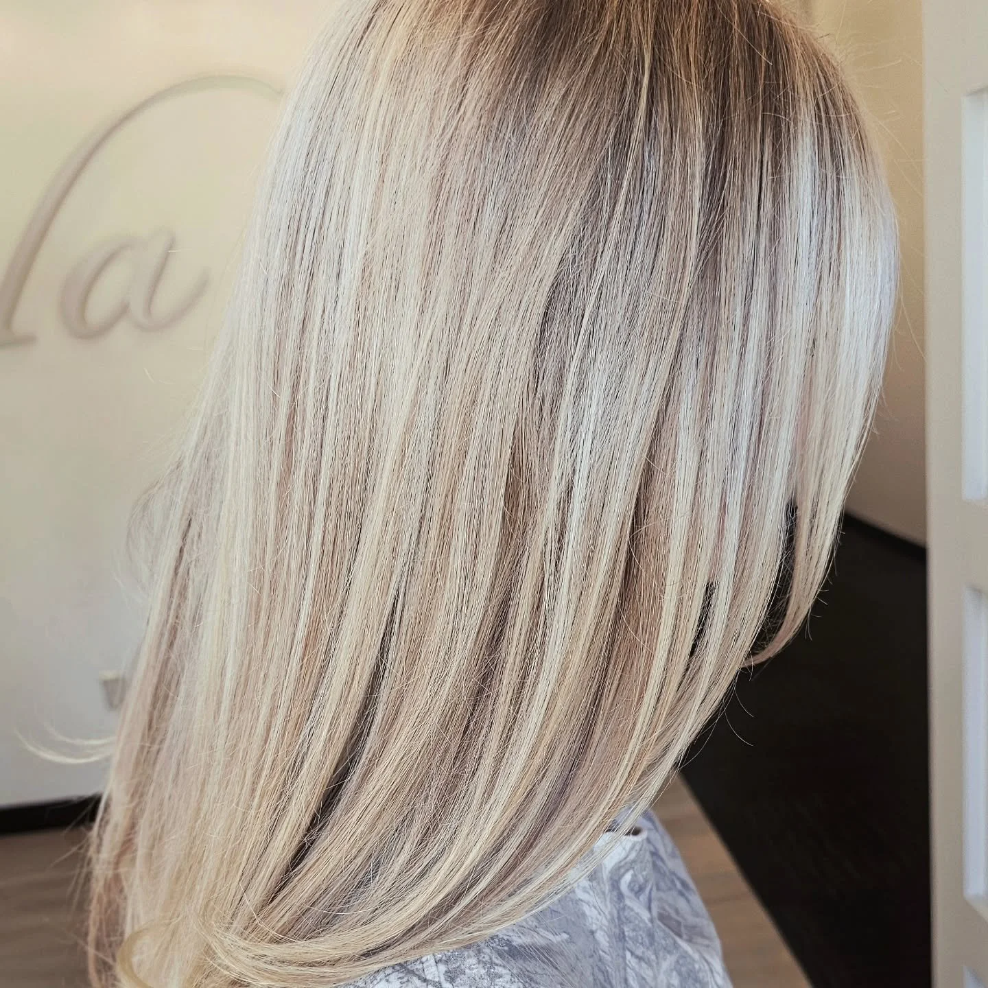 Winter blondes are softer, creamier, and lower maintenance this season. Think beige blonde or a vanilla oat milk latte. My favorite drink AND my favorite hair! 🙌🫶

Save if this soft winter blonde is your goal 😍

#livedinhair #winterblonde #pnwblon
