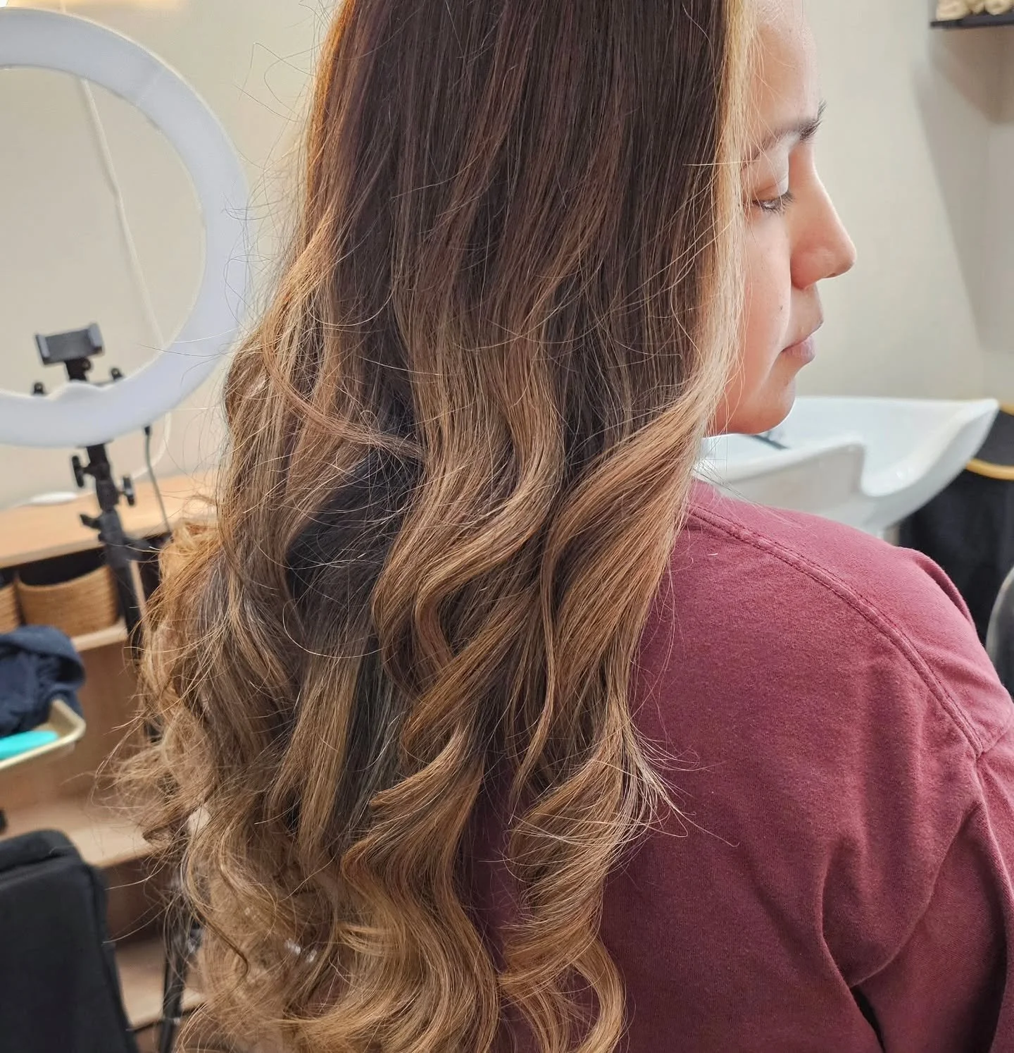 Low maintenance and high contrast CAN go hand in hand! This was a full transformation, but the upkeep is going to be so incredibly easy with glossing and minimal highlighting services. 🙌

#pdxhair #beaverton #hillsboro #oregon #hair #lowmaintenanceh