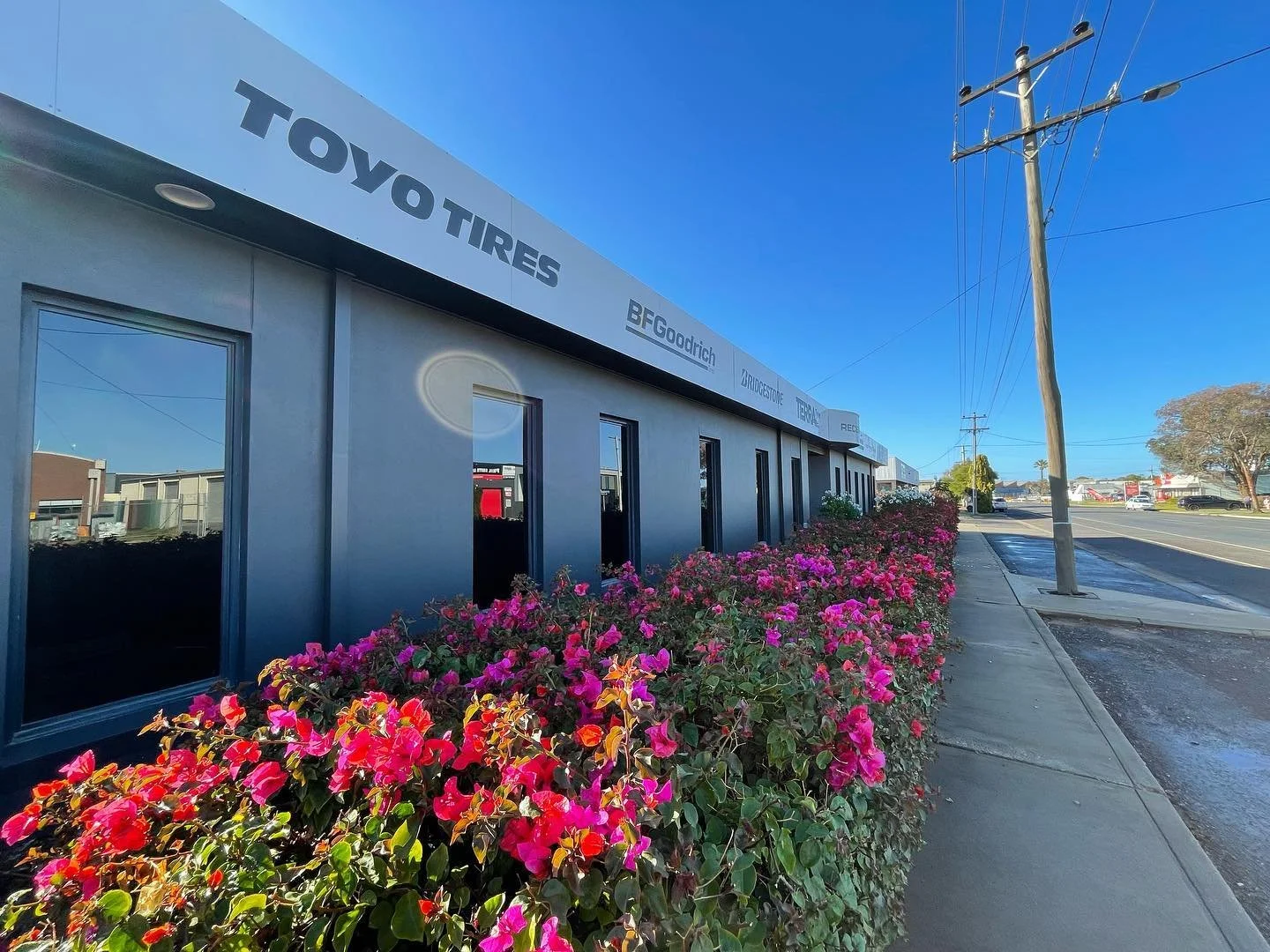 Bit of a colour change for OTR! 
Reception building &amp; storage warehouse completed. 

#paintingservices #exteriorpainting #haymespaint #beforeandafter #colourchange