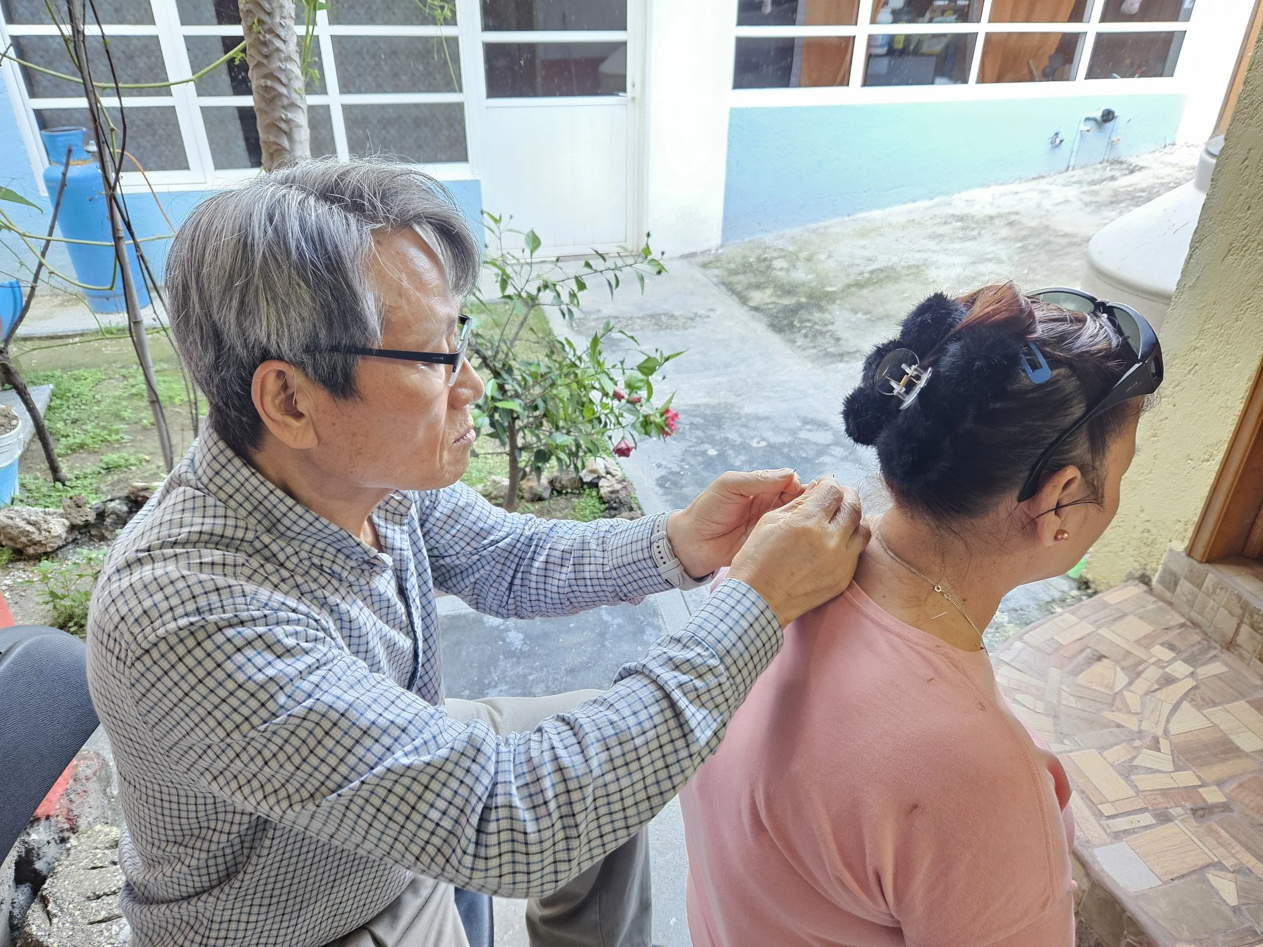 2025-10-01 Ixtapan 목회자모임-성경전달12.jpg