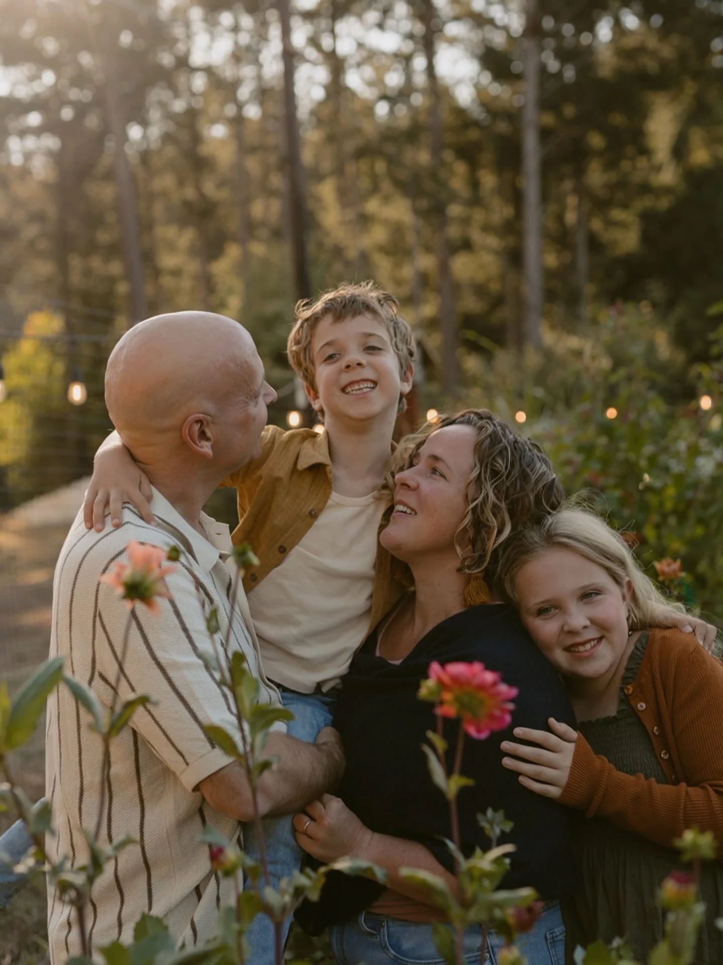 I had the absolute pleasure of spending an evening up at @beeline_blooms with this gorgeous family I&rsquo;ve been photographing for years. A little taste of the redwood forest I grew up in, and the drive there felt like a journey back home. 🤎

This