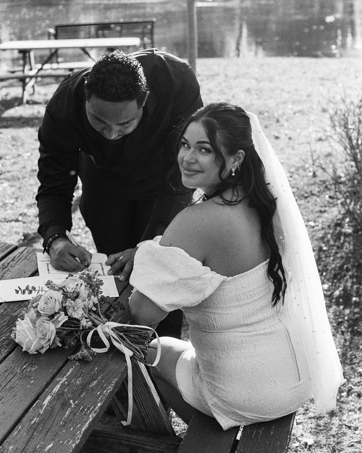 played wedding photographer for the day 🖤🤍 so special to capture bestie&rsquo;s wedding day forever on 35mm film

🔗 see the full collection on my photo diary on bradypappas.photography

#35mmfilmphotography #ilfordhp5plus #ilfordhp5 #kodakgold200