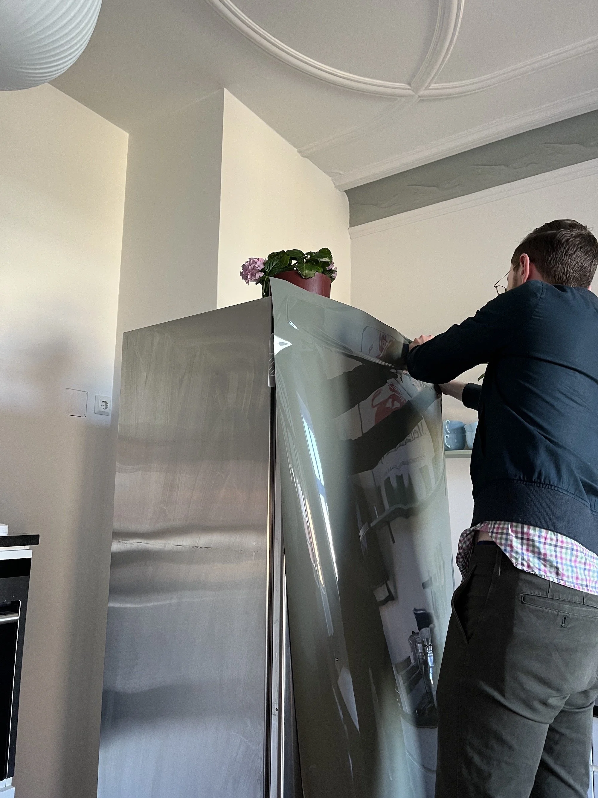 MeganinMalmo_VinylWrapFridge6.jpeg