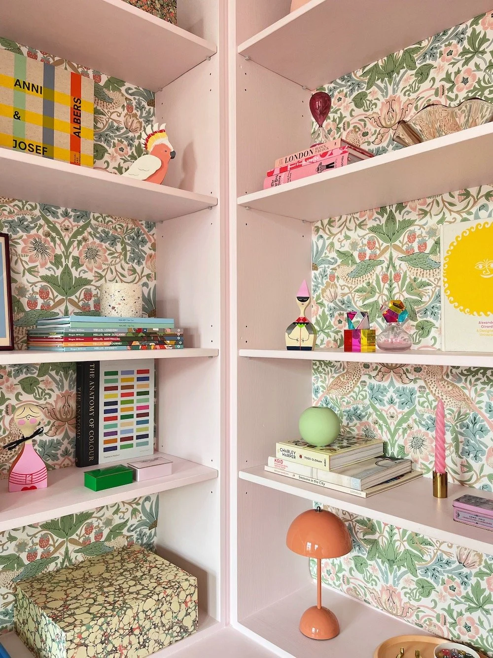 Bookshelf_MeganinMalmo5.JPG
