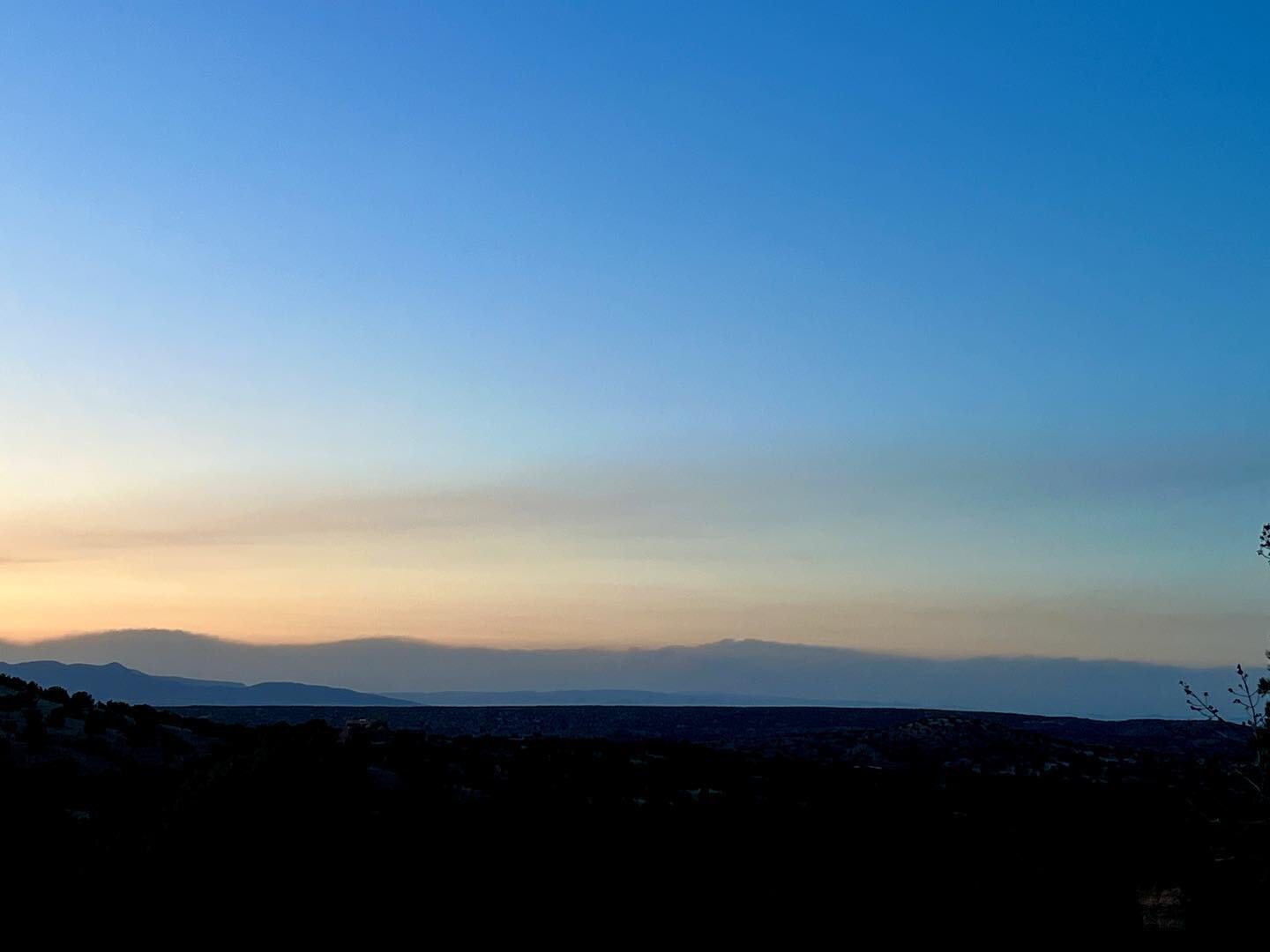 Imitation sky. #newmexicosunset #newmexico #santafe #latierra