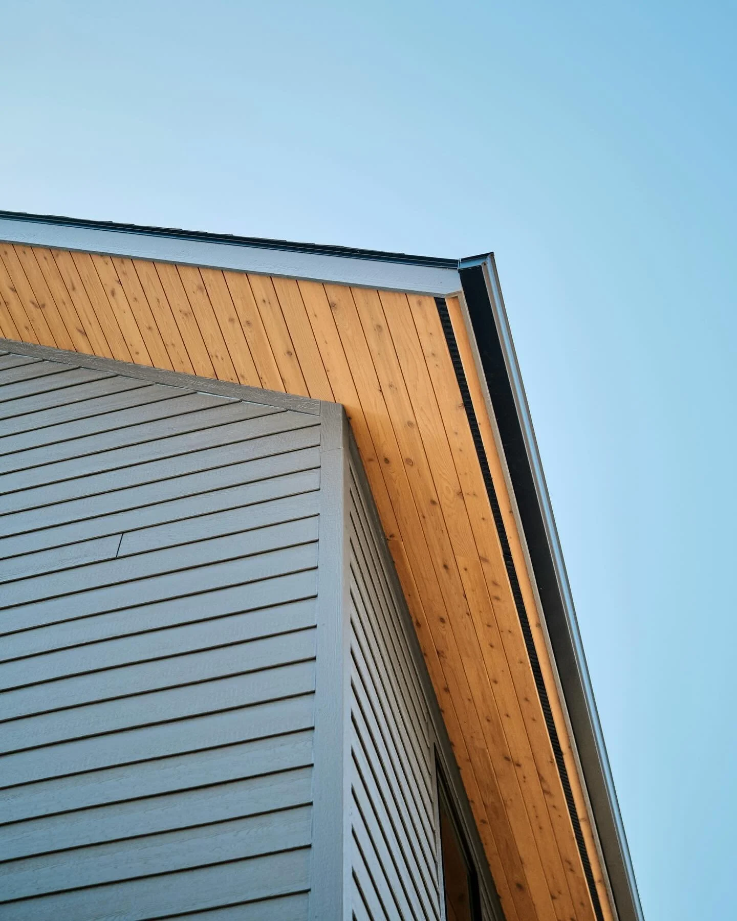 Looking back (and up!) at this beautiful soffit detail and that blue Northern Michigan sky. #builder#homebuilder#carpentry#traversecity#leelanau