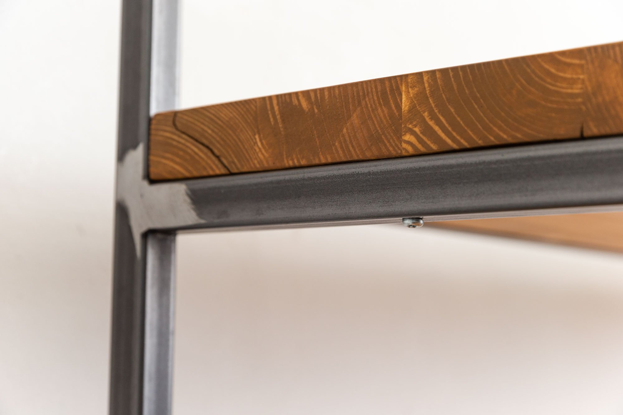 Regal mit effektiver Fachtiefe von 30cm und geschweißtem Stahl im  Industriedesign — Concept-Garage Berlin